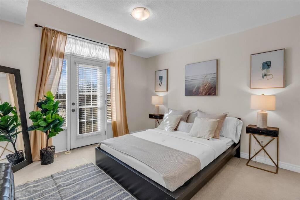 Central Executive Home by Airport & Mall