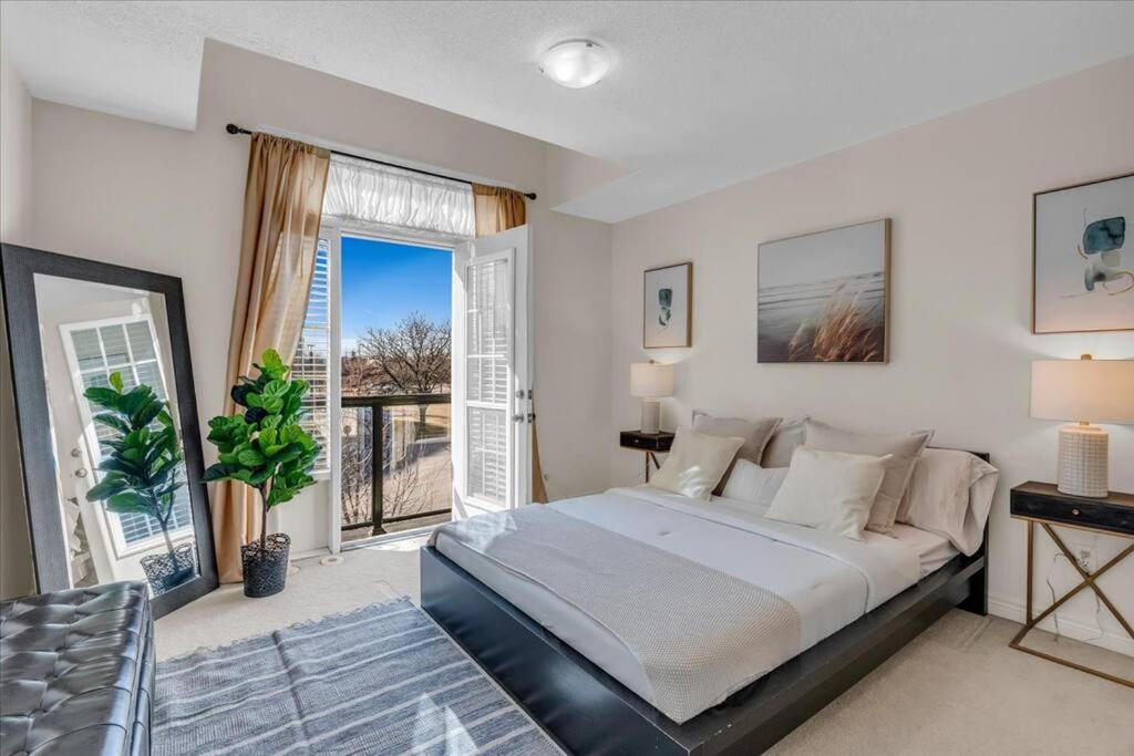 Central Executive Home by Airport & Mall
