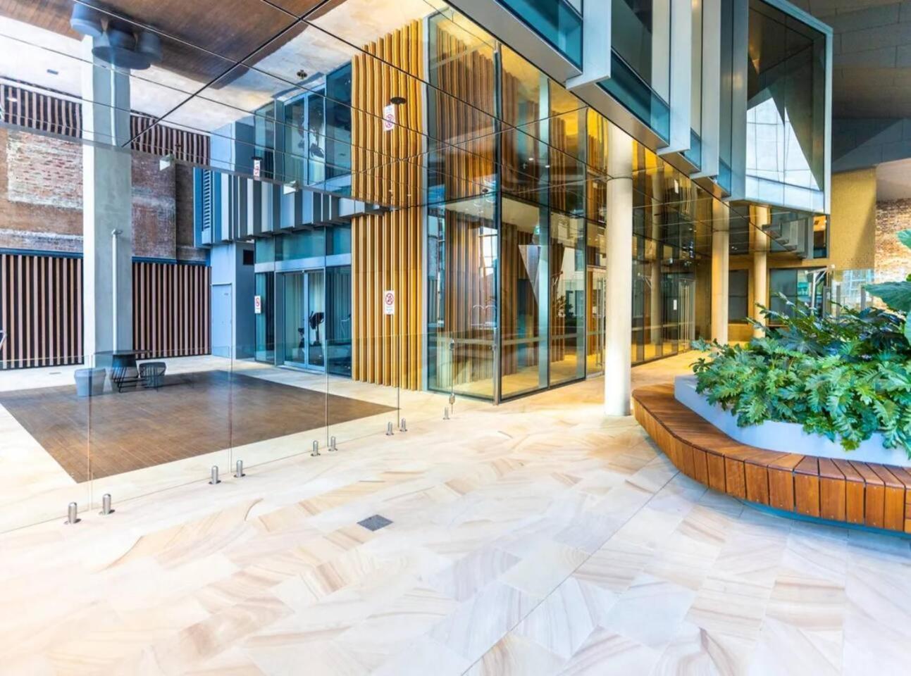 Stylish 2 Bed in Central CBD with Pool & Gym