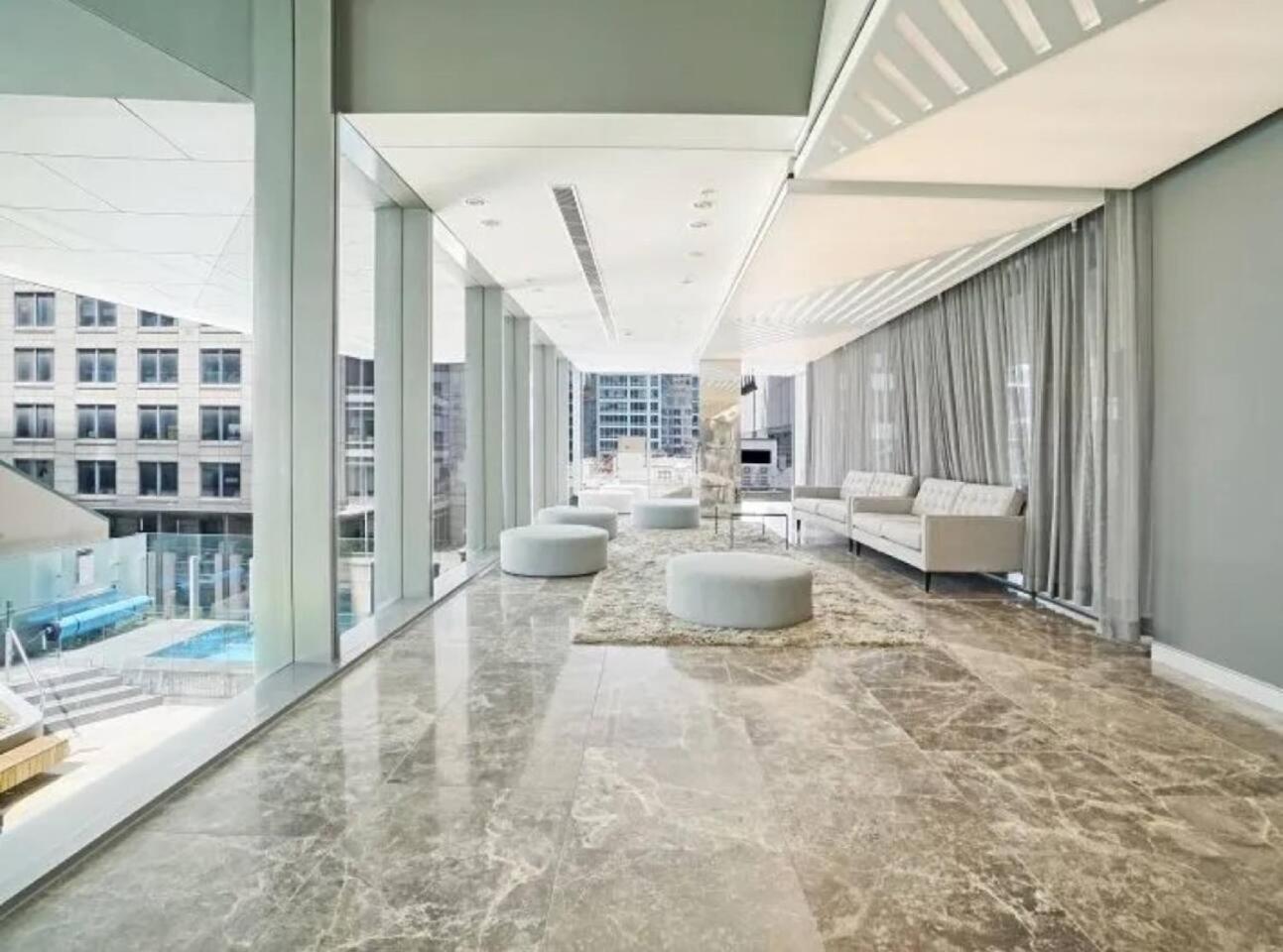 Stylish 2 Bed in Central CBD with Pool & Gym