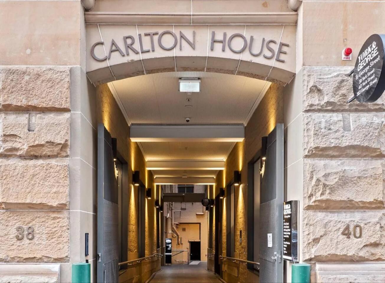 Stylish 2 Bed in Central CBD with Pool & Gym