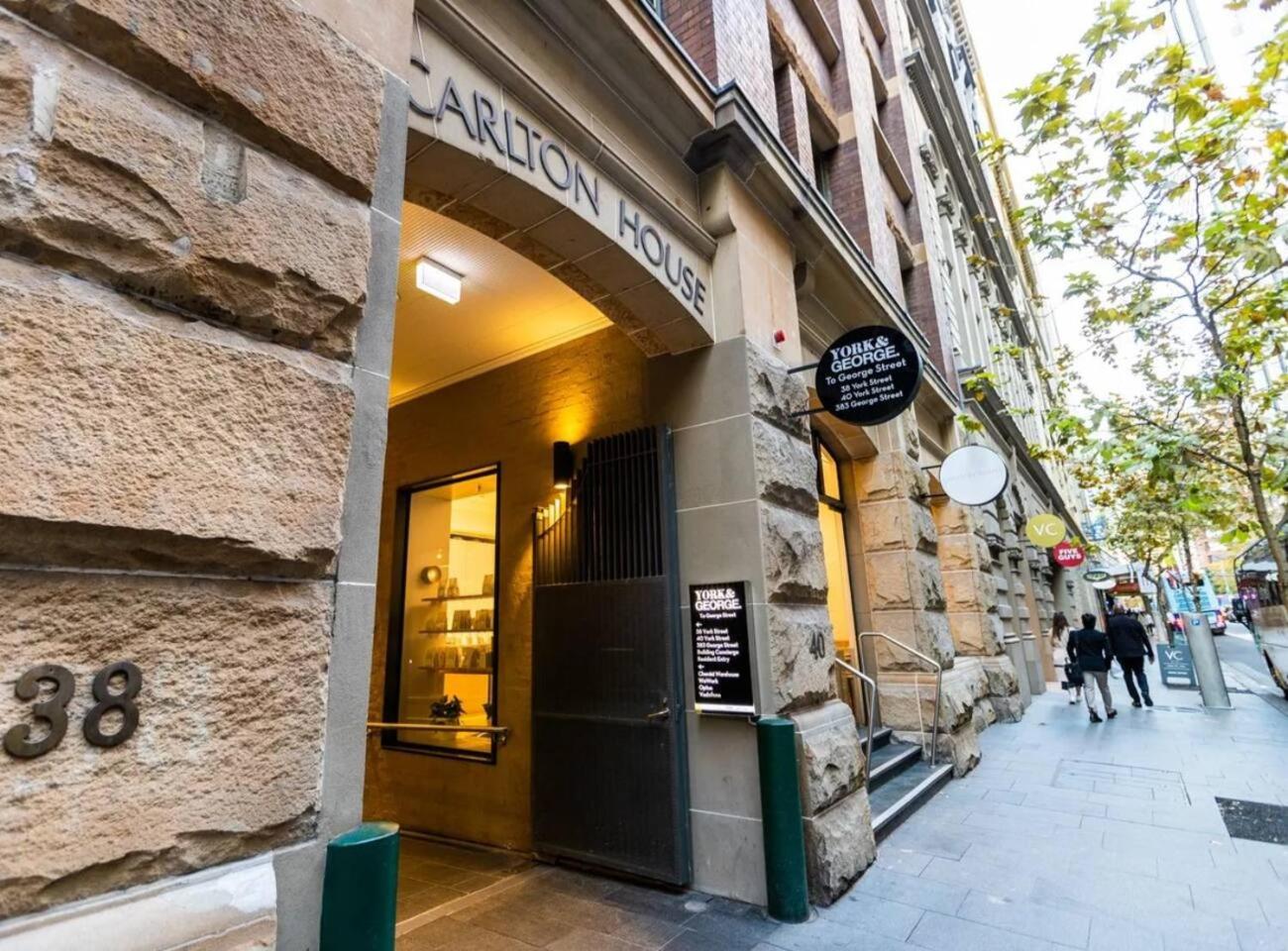 Stylish 2 Bed in Central CBD with Pool & Gym