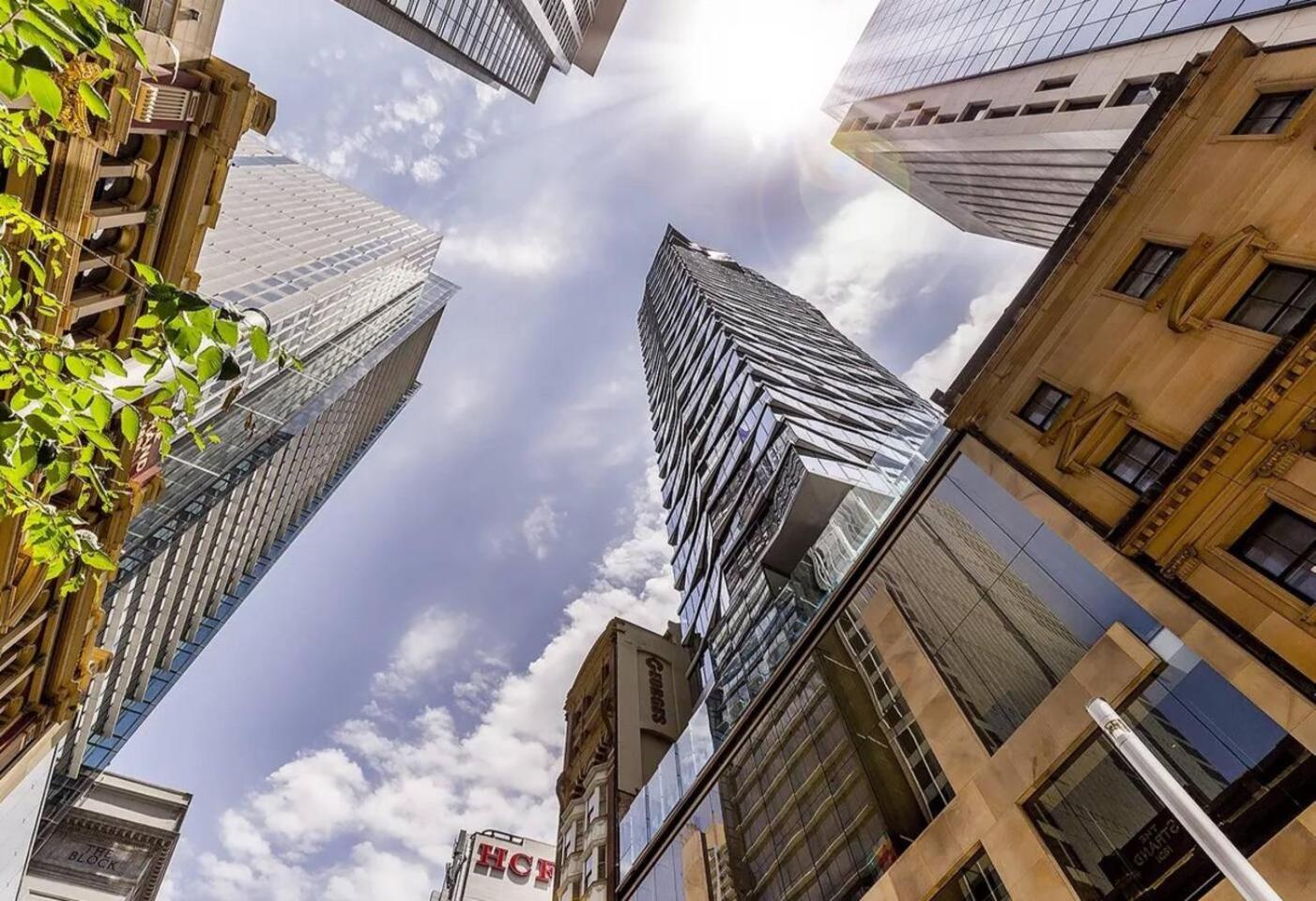 Stylish 2 Bed in Central CBD with Pool & Gym
