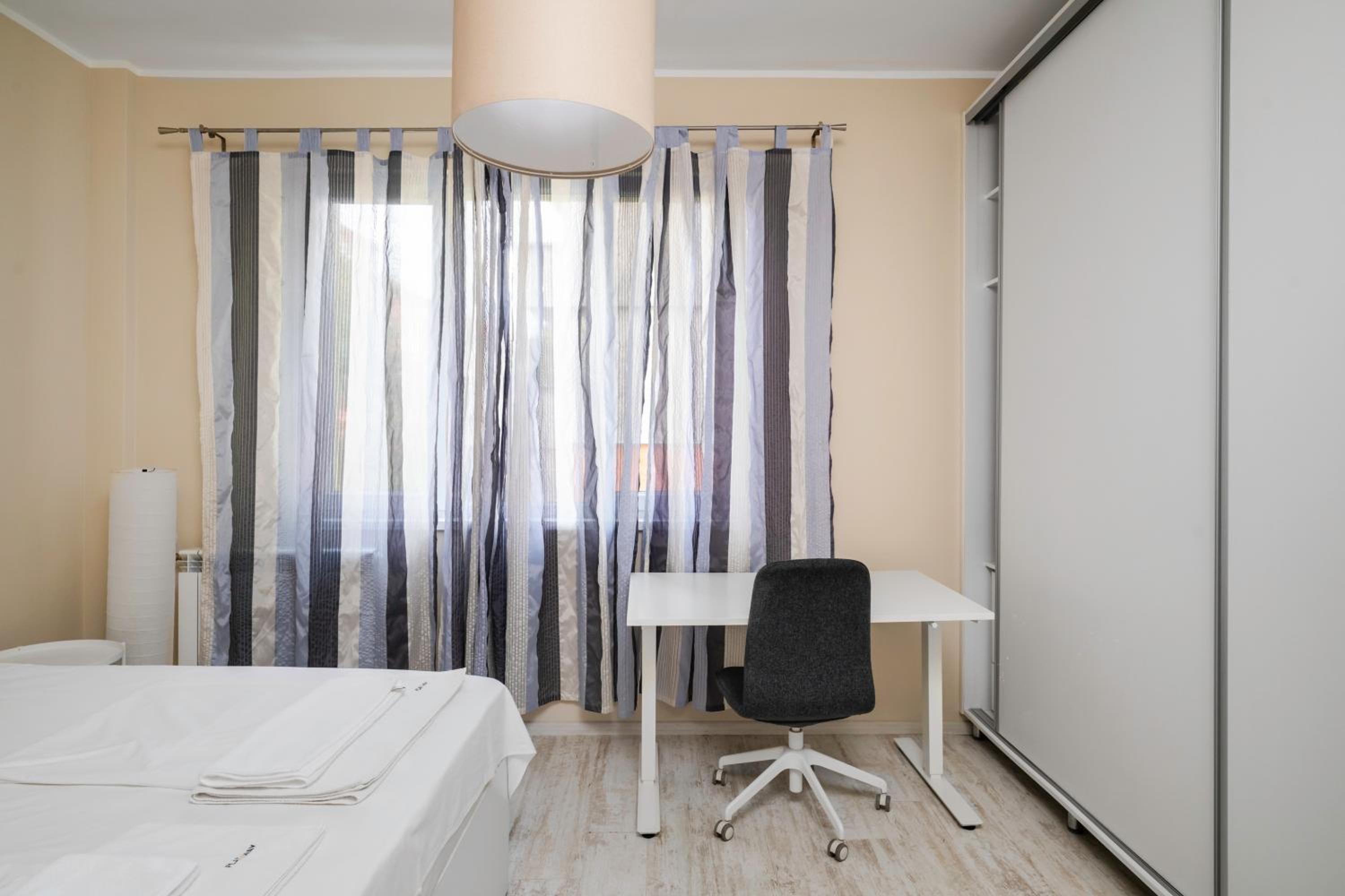 Cozy Nest near Eagle's Bridge with Workspace