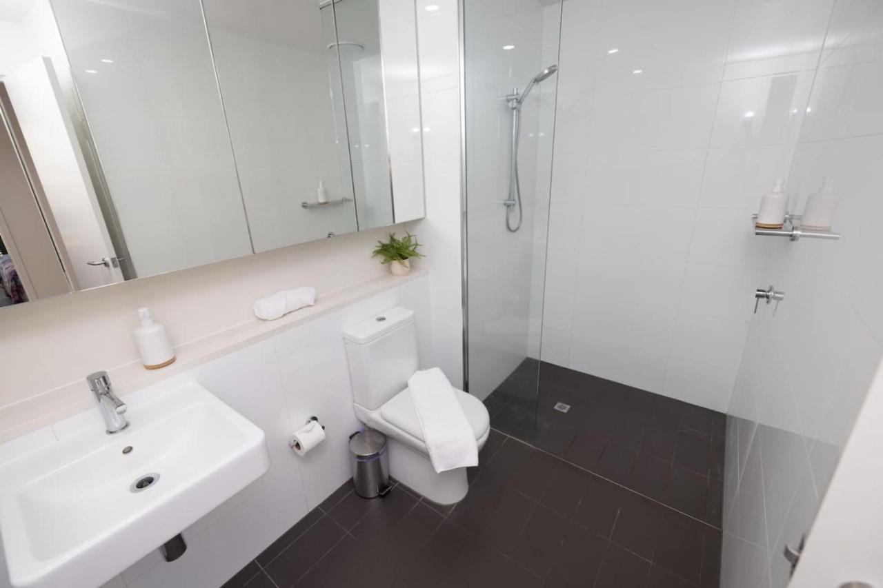 Large and Lovely Waterfront 1 bedroom apartment