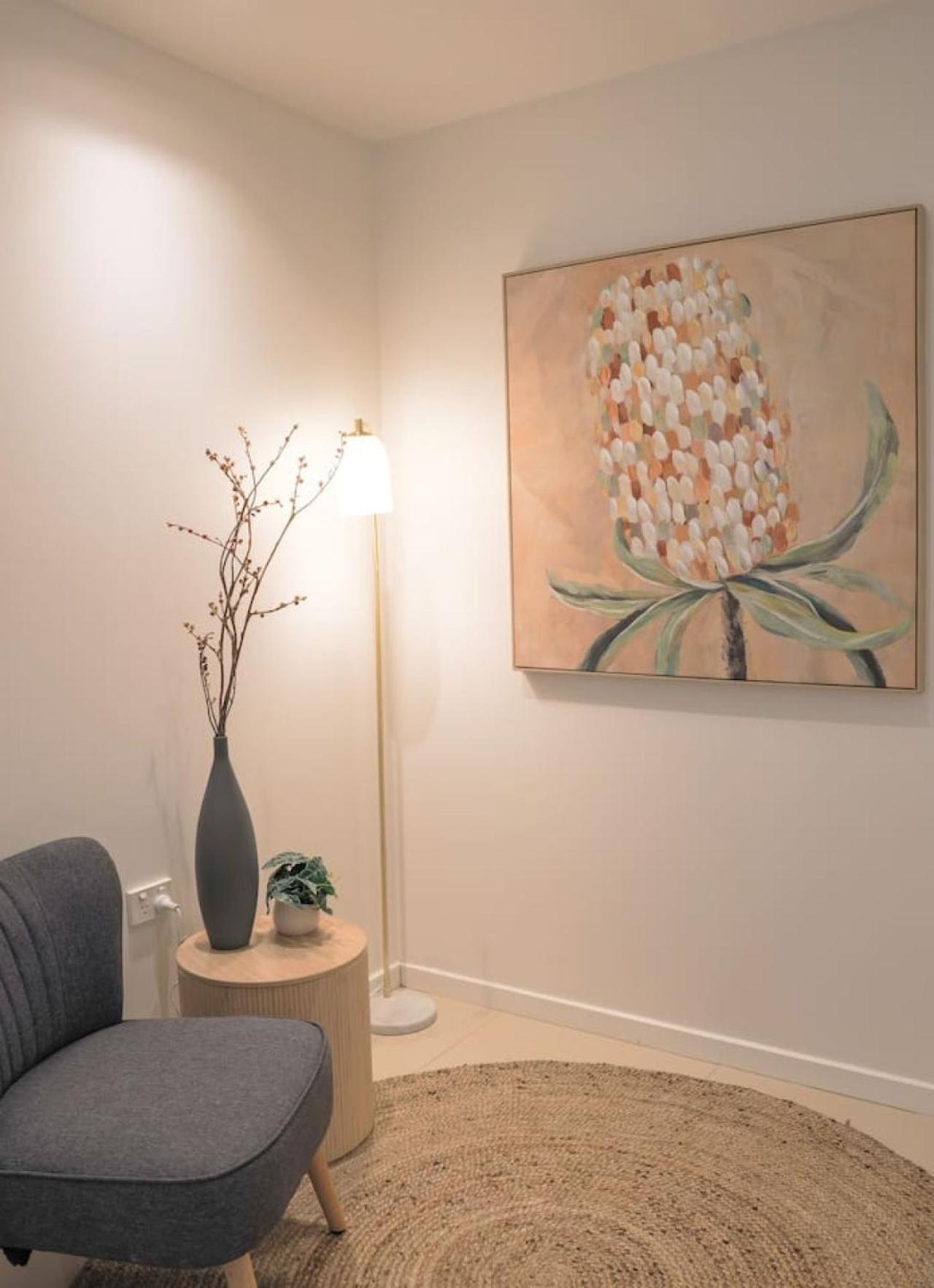Large and Lovely Waterfront 1 bedroom apartment