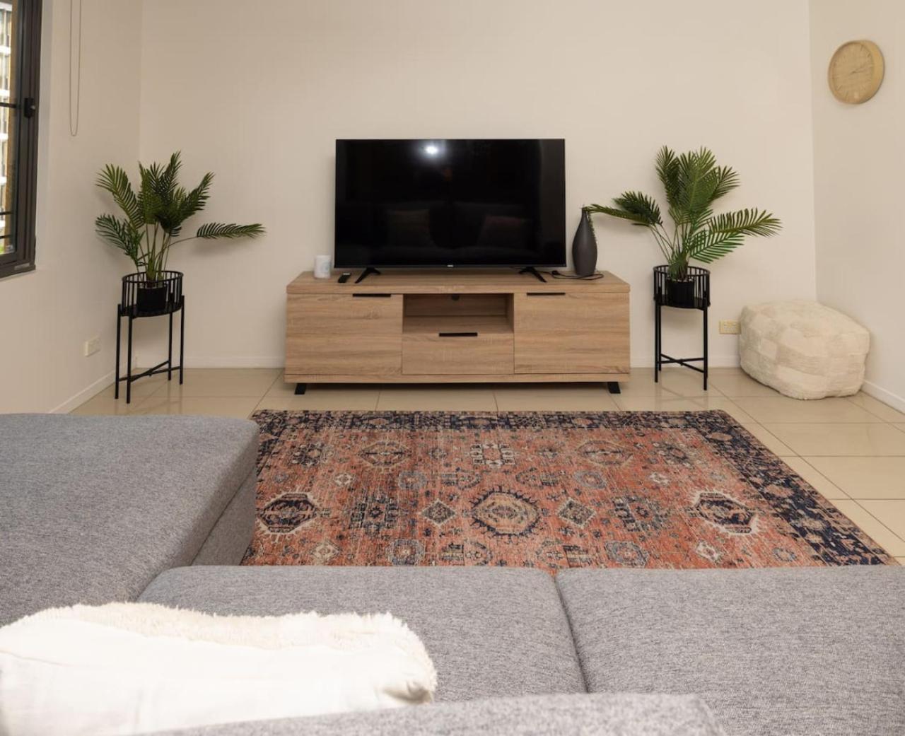 Large and Lovely Waterfront 1 bedroom apartment