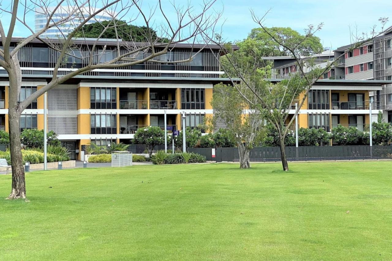 Large and Lovely Waterfront 1 bedroom apartment
