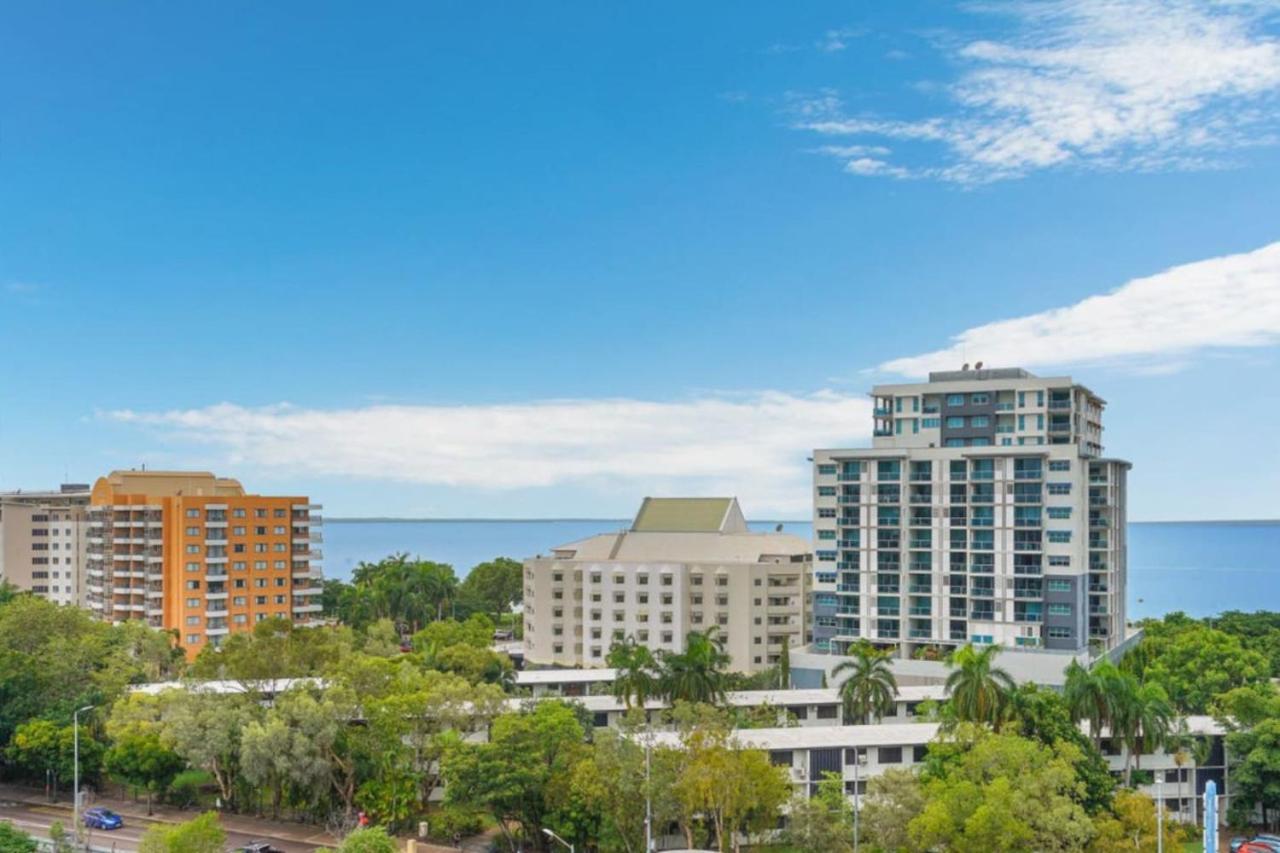 Large 11th floor City Apartment - Sea Views