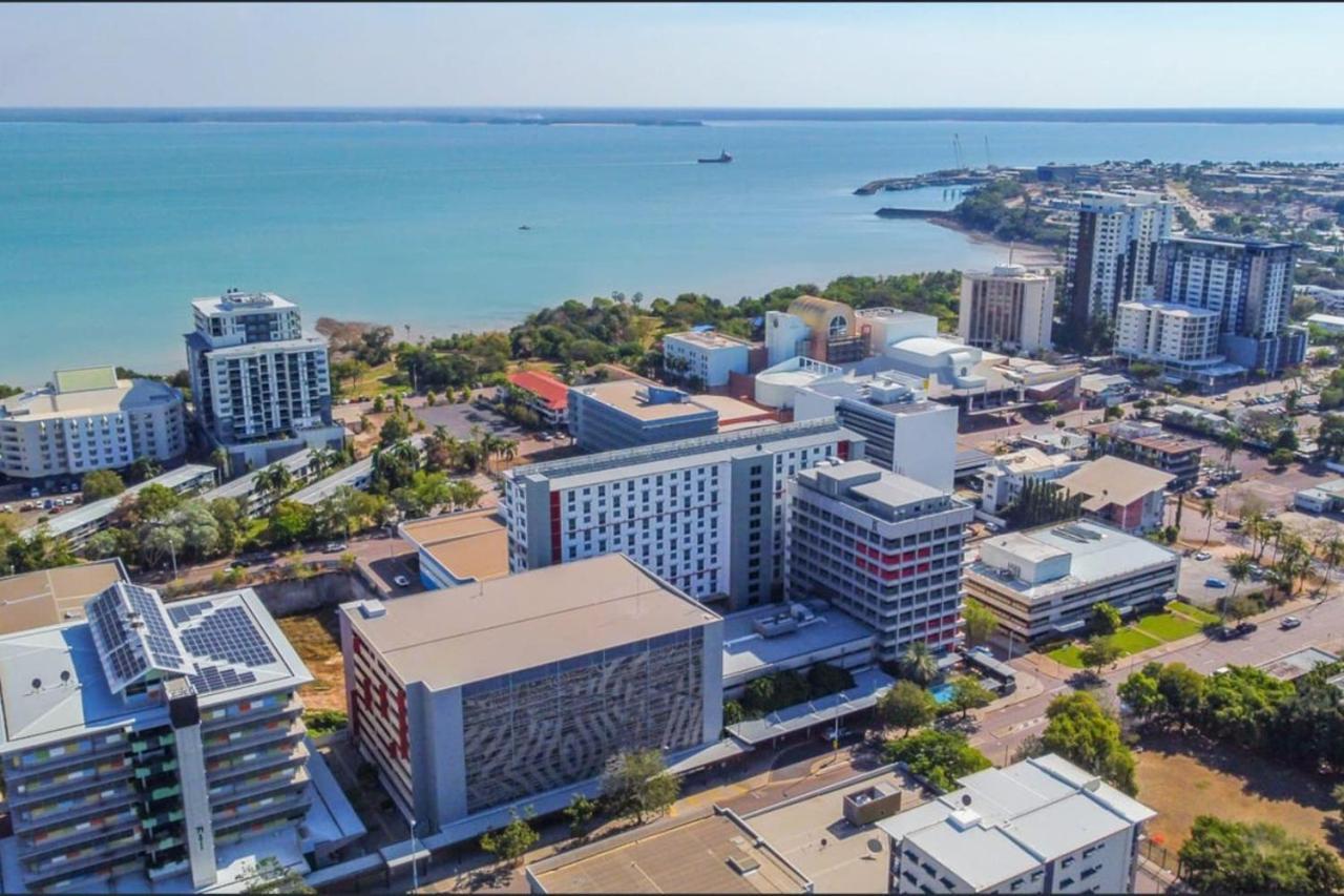 Large 11th floor City Apartment - Sea Views
