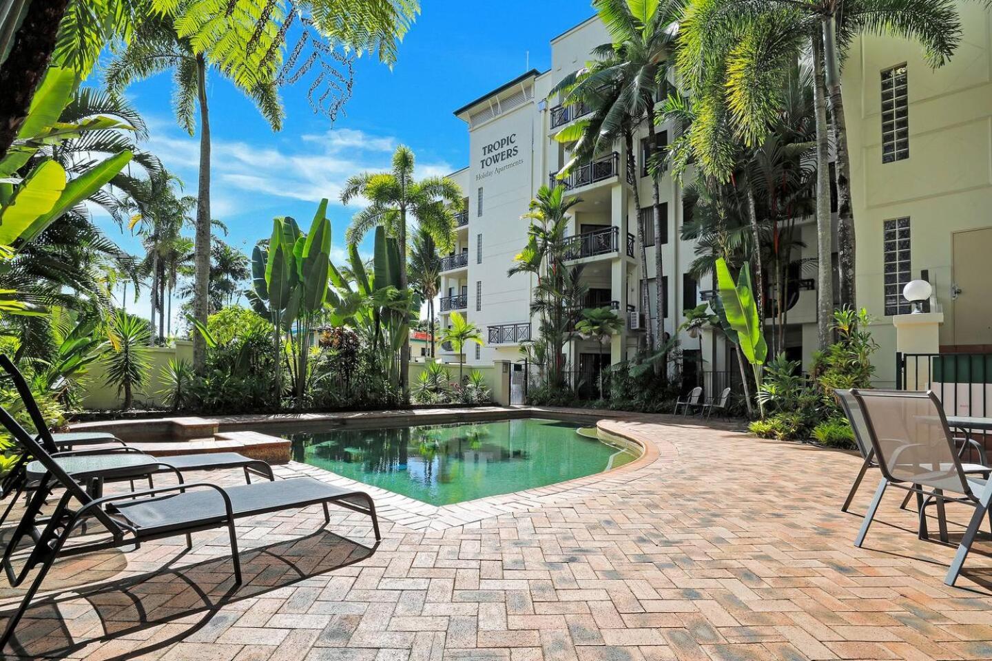 Luxury Retreat in Cairns with Pool