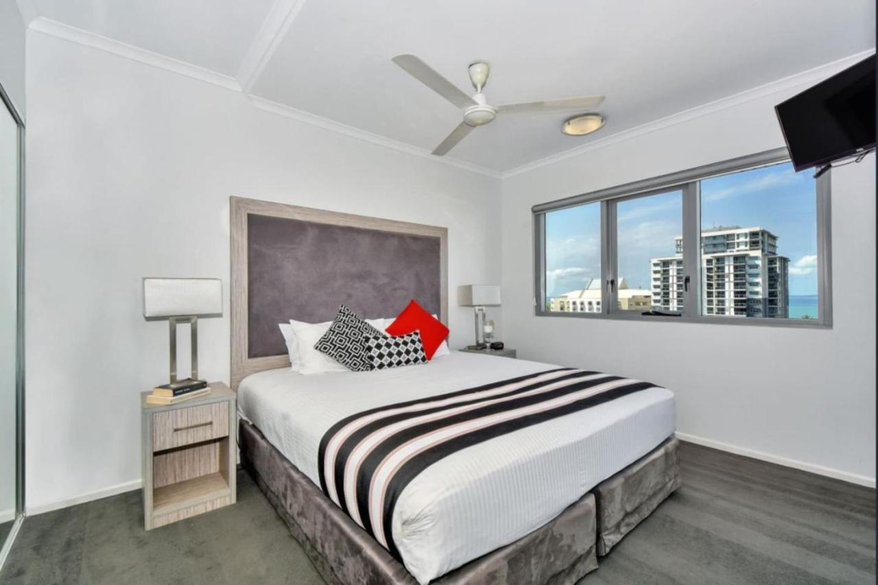 Light and Spacious CBD Apartment with Ocean views
