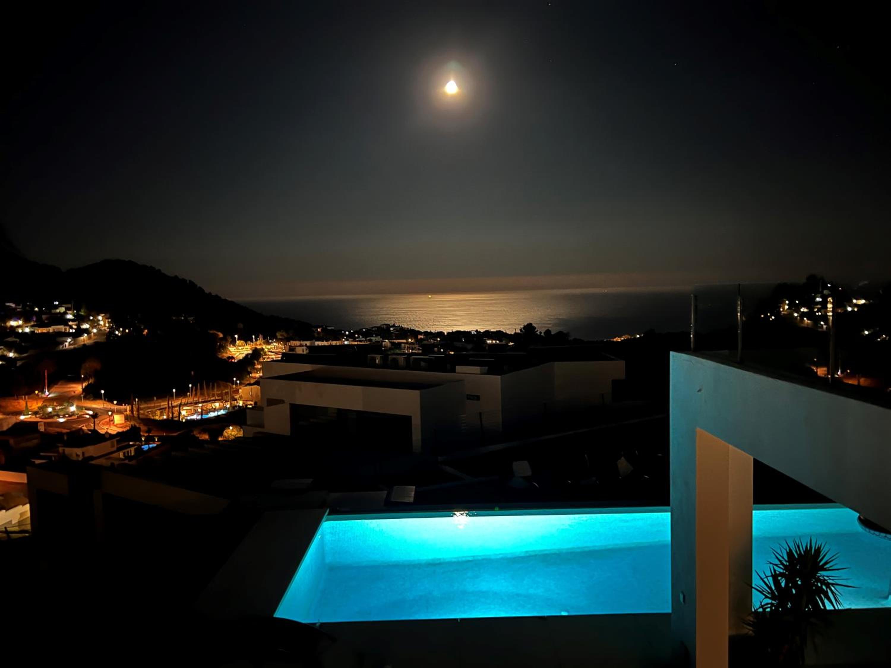Villa BuenaVista Hills - Sea View - Infinity Pool - Parking - Grill
