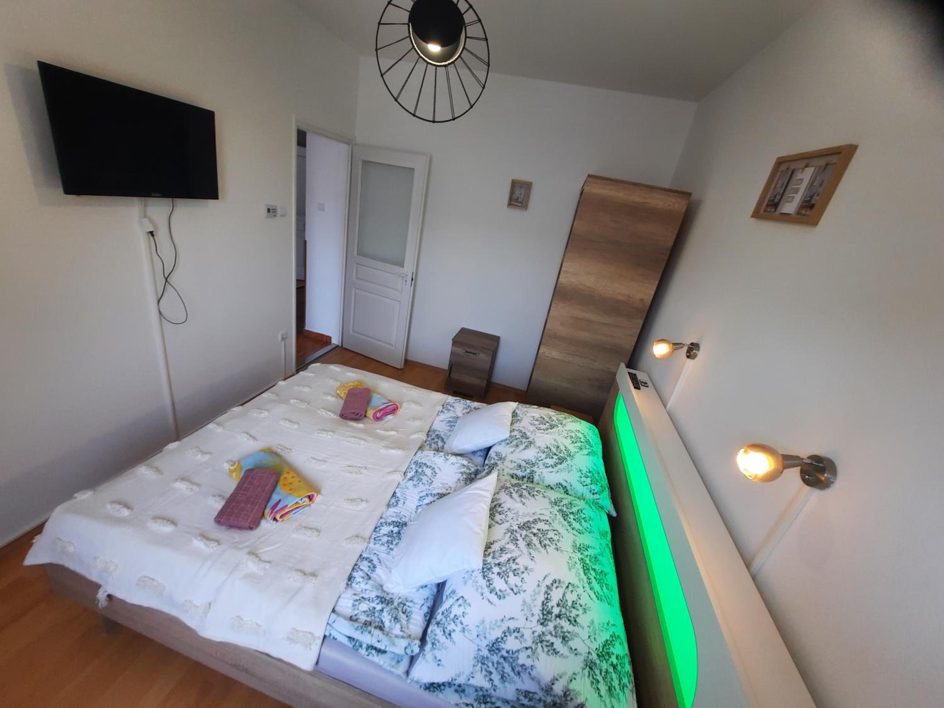 Zöld Béka Apartmanok Kölcsey II view 2