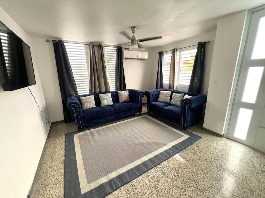 Stylish remodeled 3BR with yard near airport & beaches view 4