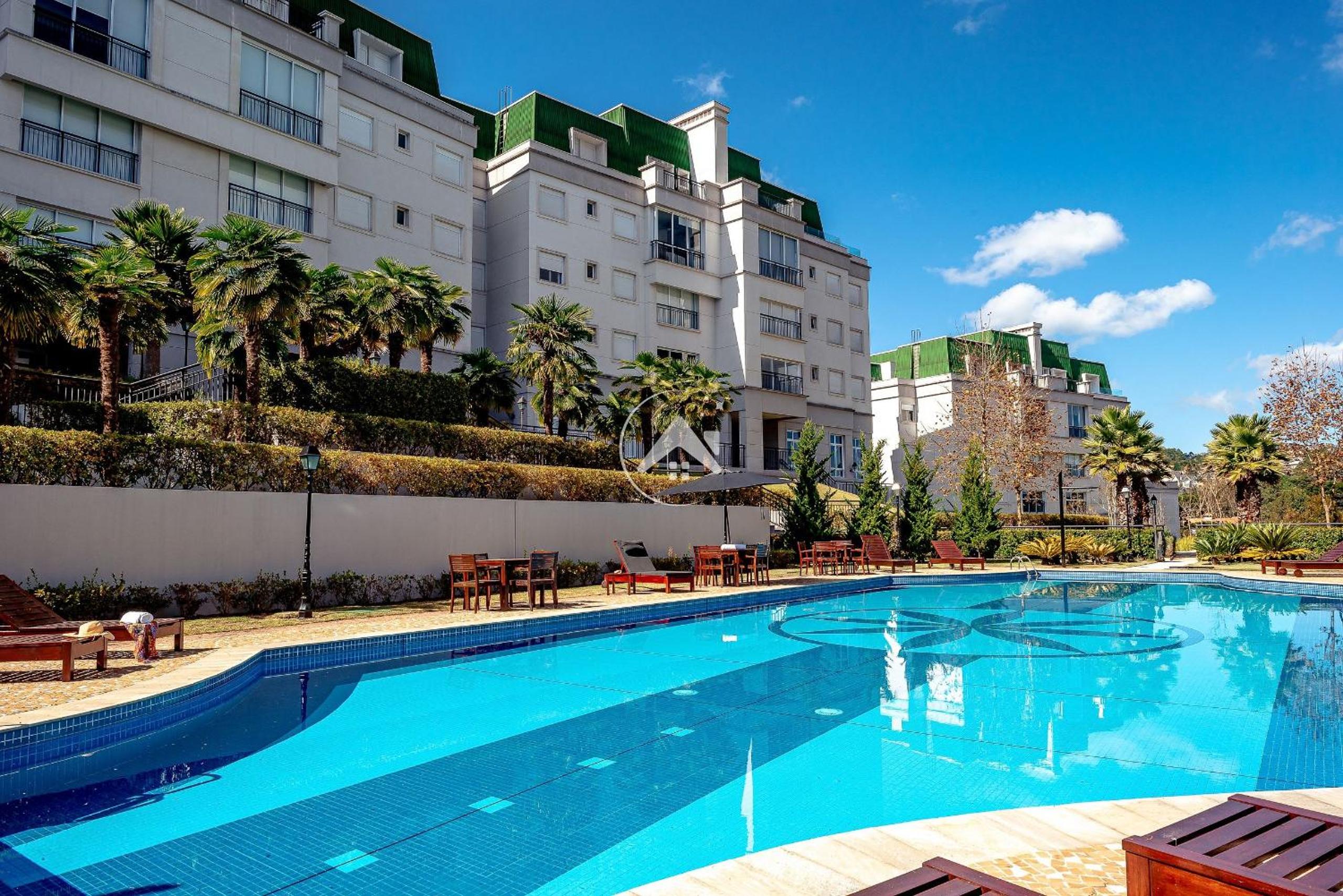 Moderna cobertura duplex com 4 suítes em condomínio com lazer completo - Campos do Jordão