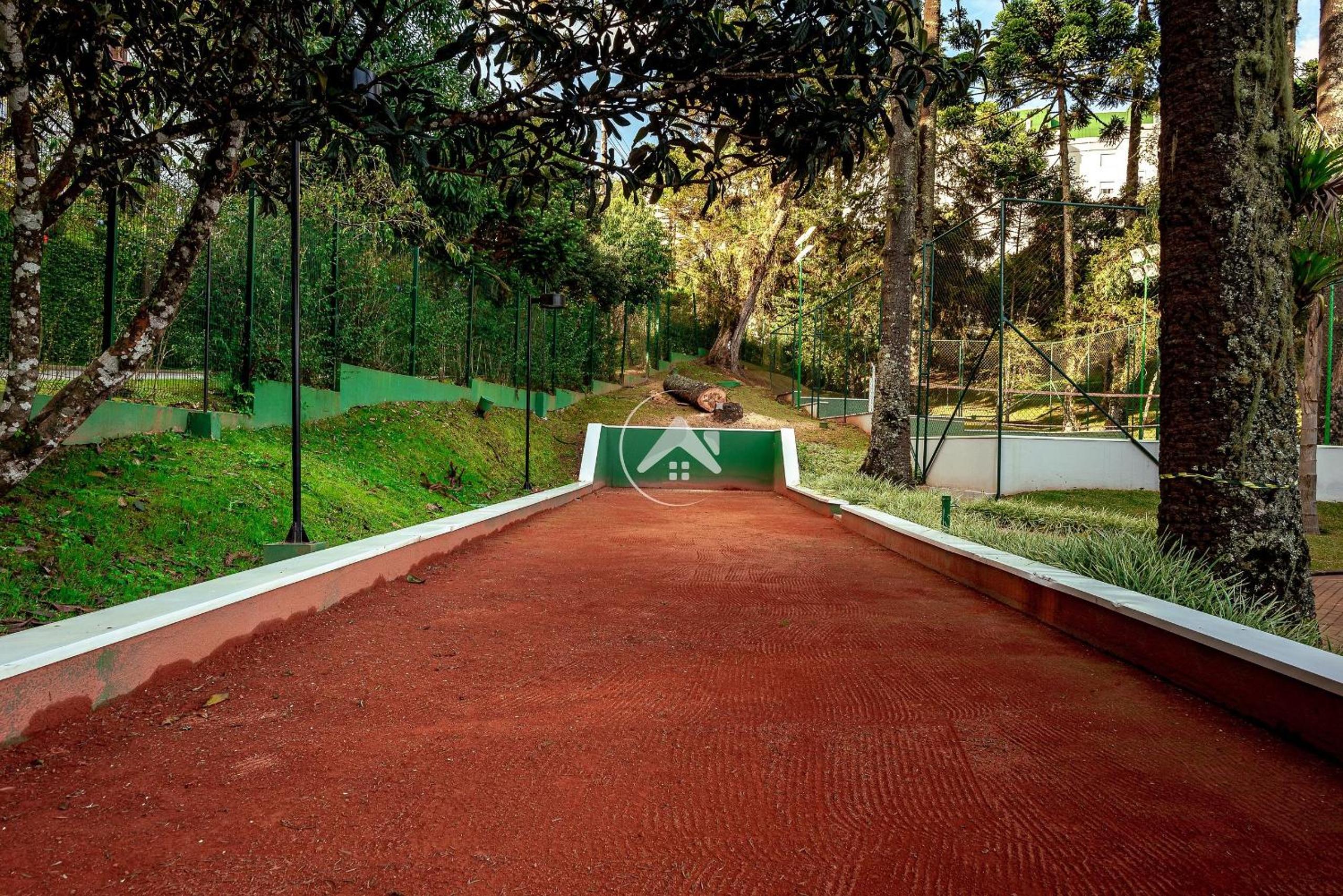 Moderna cobertura duplex com 4 suítes em condomínio com lazer completo - Campos do Jordão