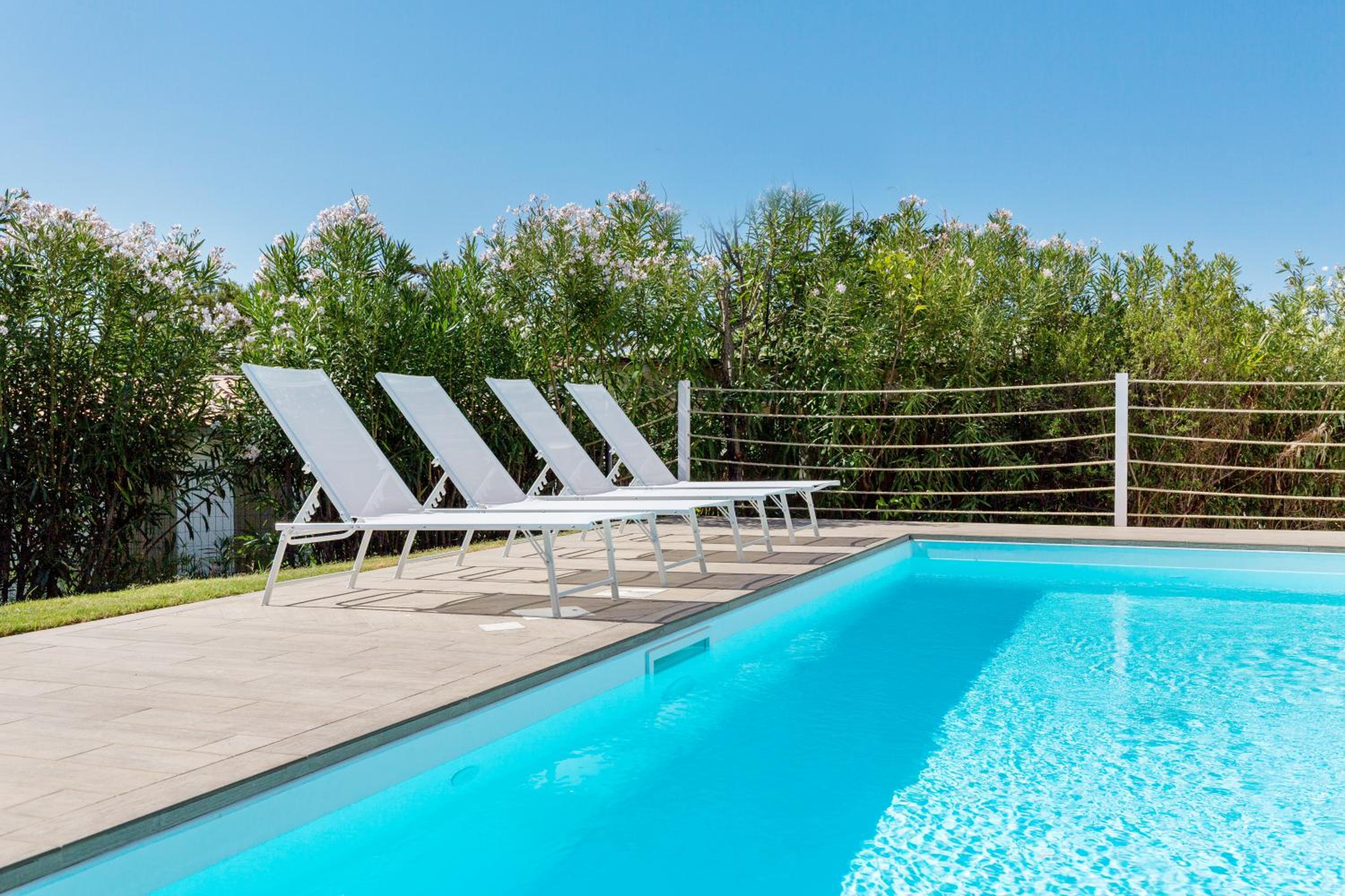 Villa Angelina con piscina e giardino privato a pochi passi dalla Spiaggia di Campus