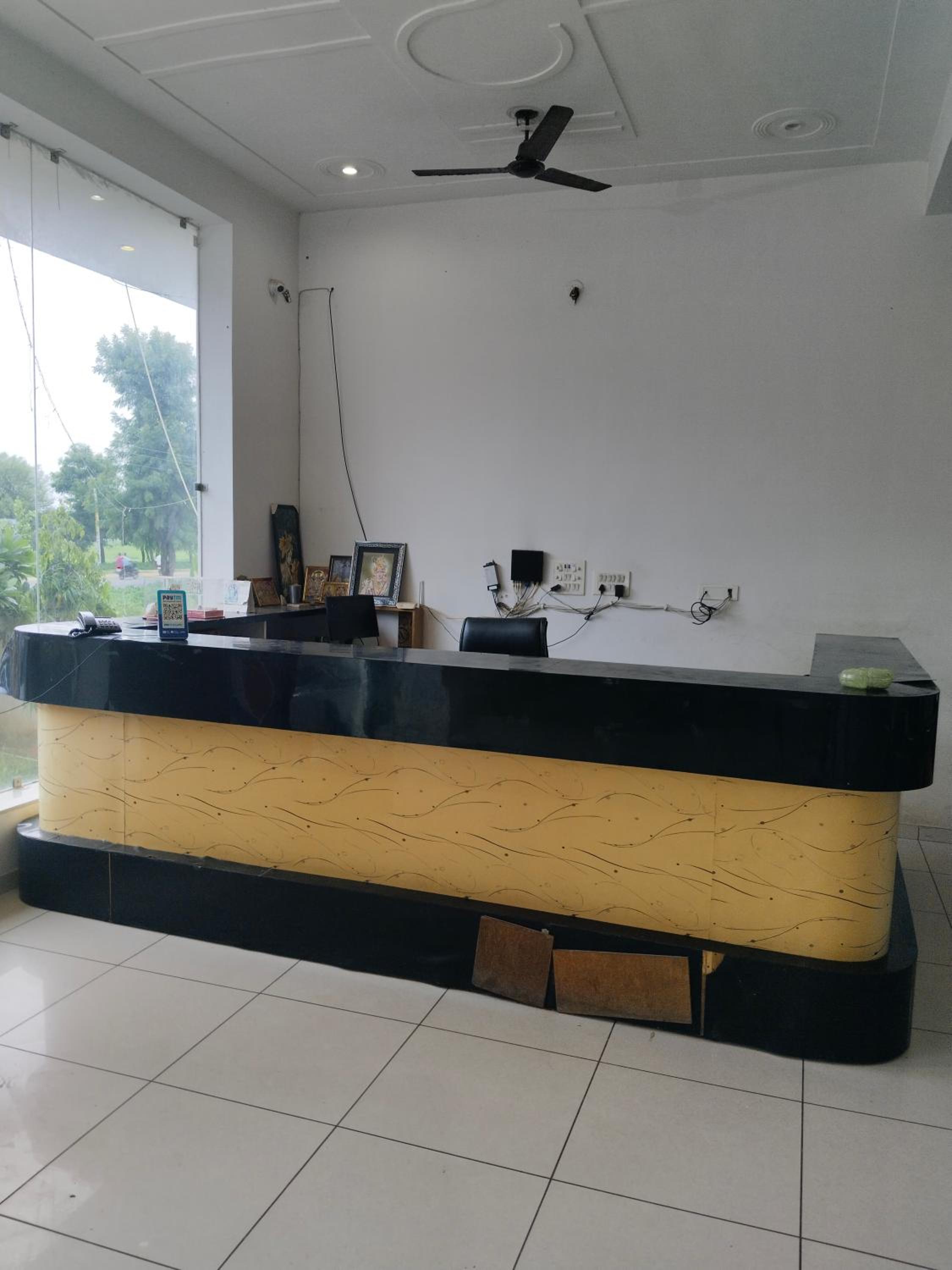 Lobby & Reception