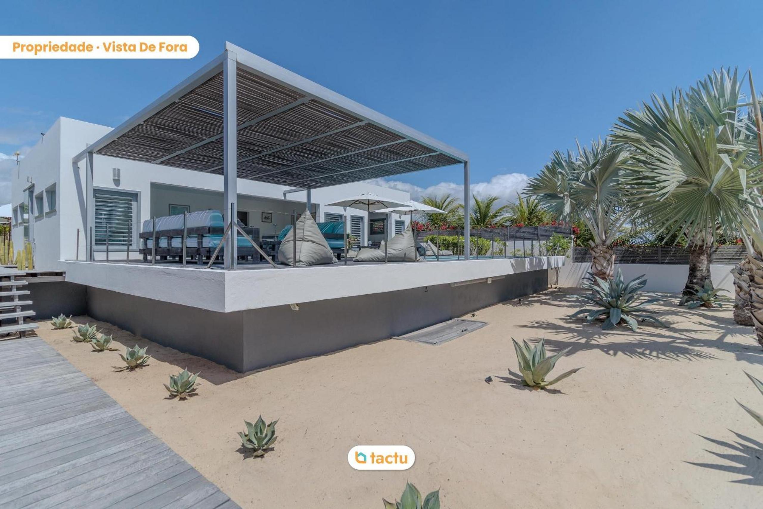 Vila Constantine em Fortim com piscina