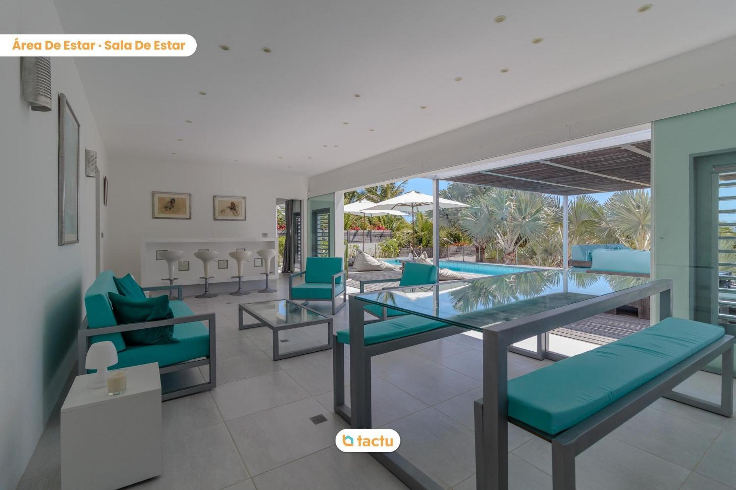 Vila Constantine em Fortim com piscina