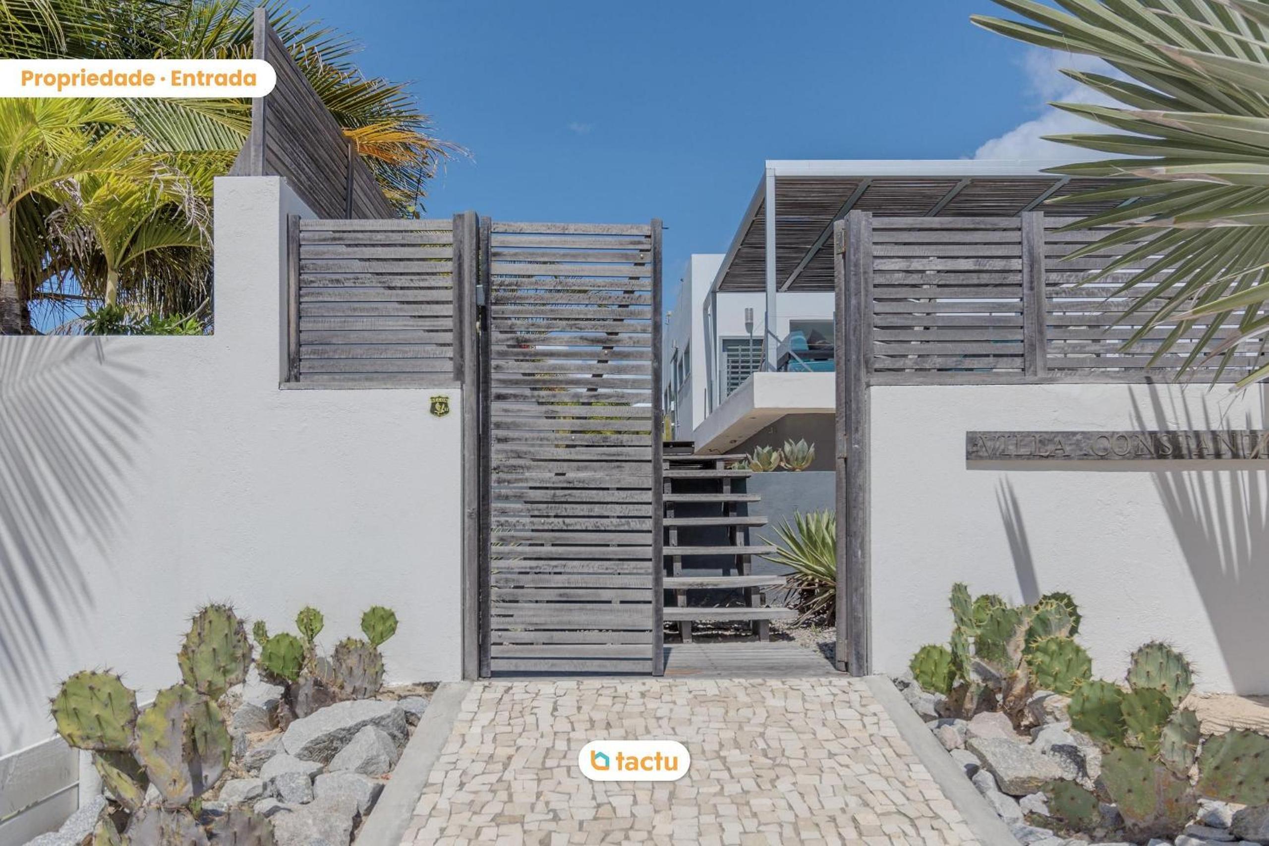 Vila Constantine em Fortim com piscina