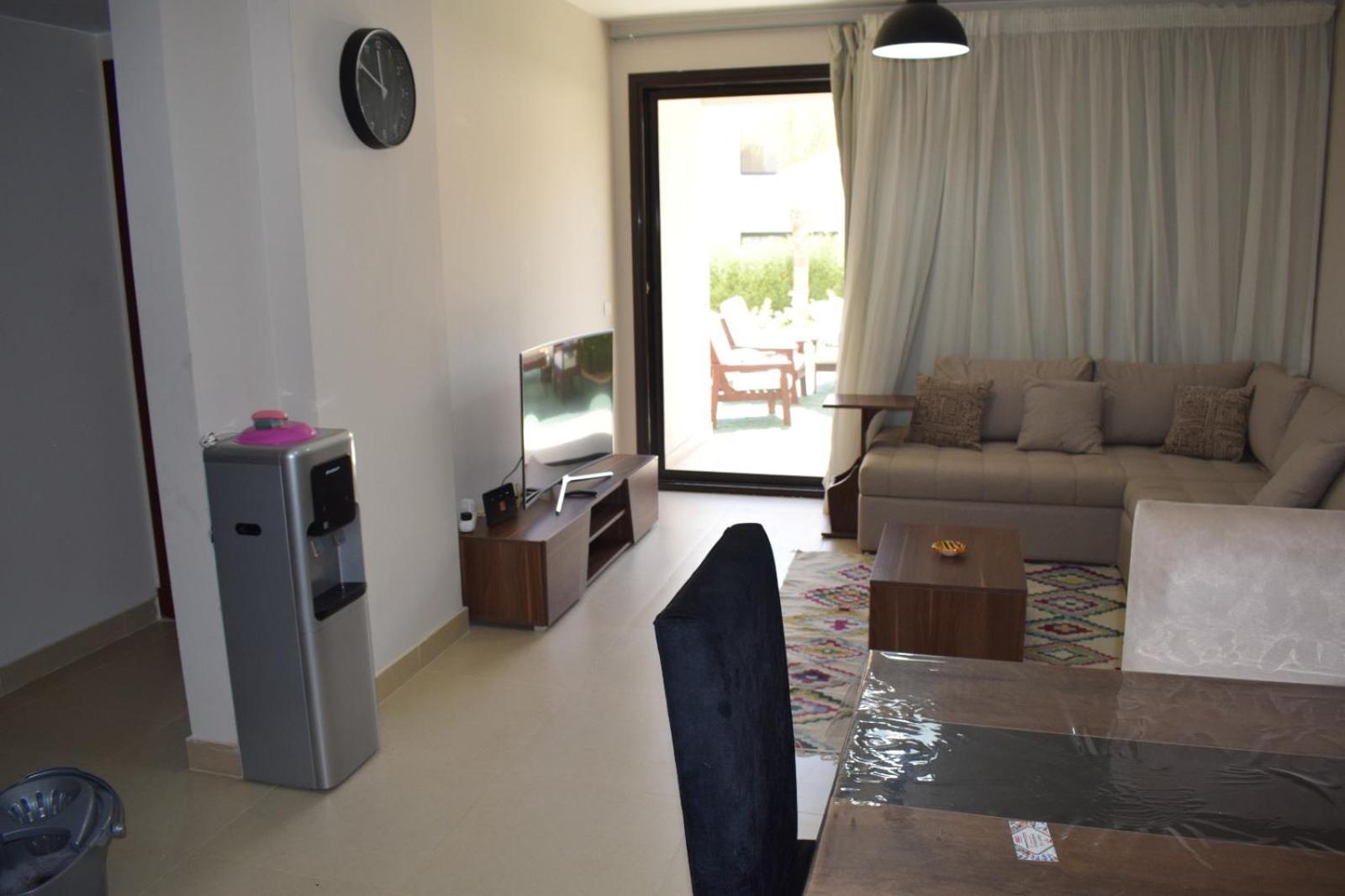 Whispering Waters Two Bedroom with a Garden Azha