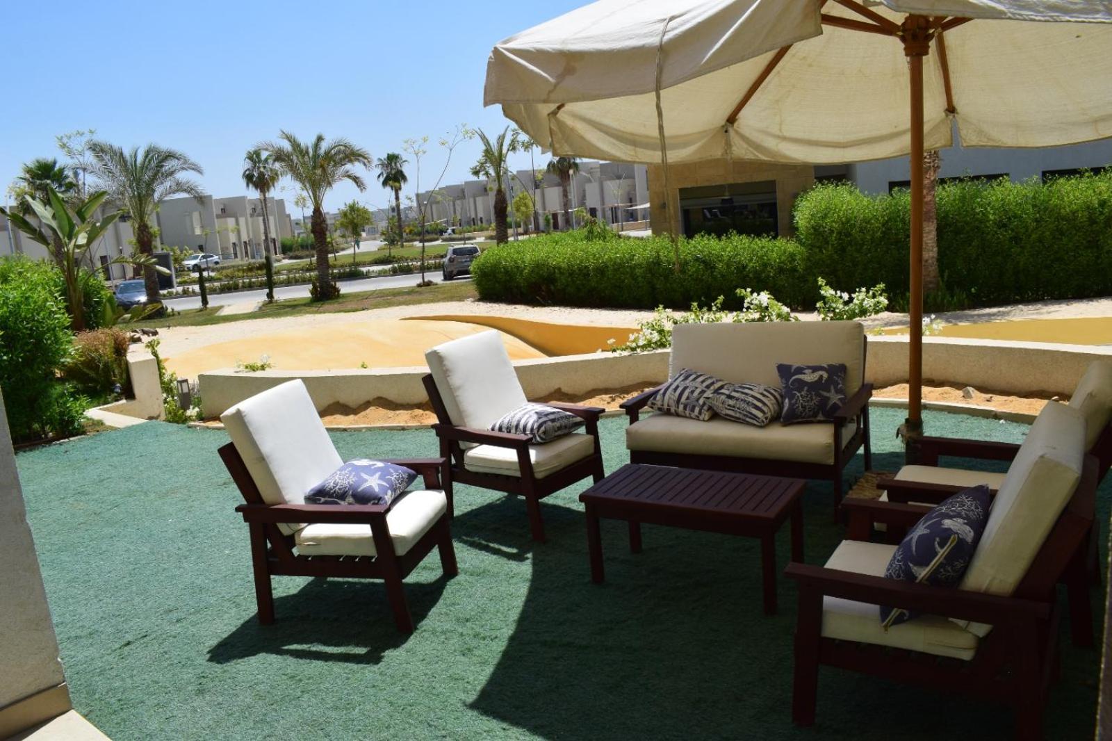Whispering Waters Two Bedroom with a Garden Azha