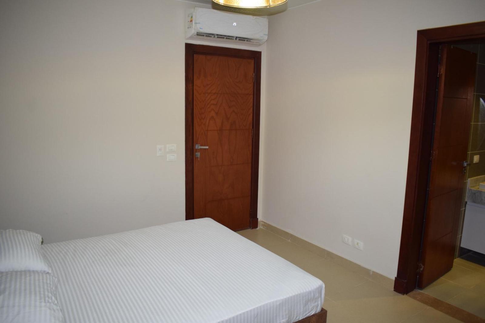 Whispering Waters Two Bedroom with a Garden Azha