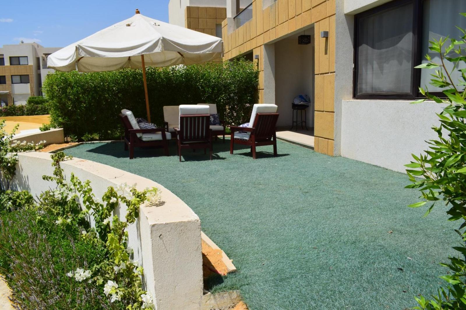 Whispering Waters Two Bedroom with a Garden Azha