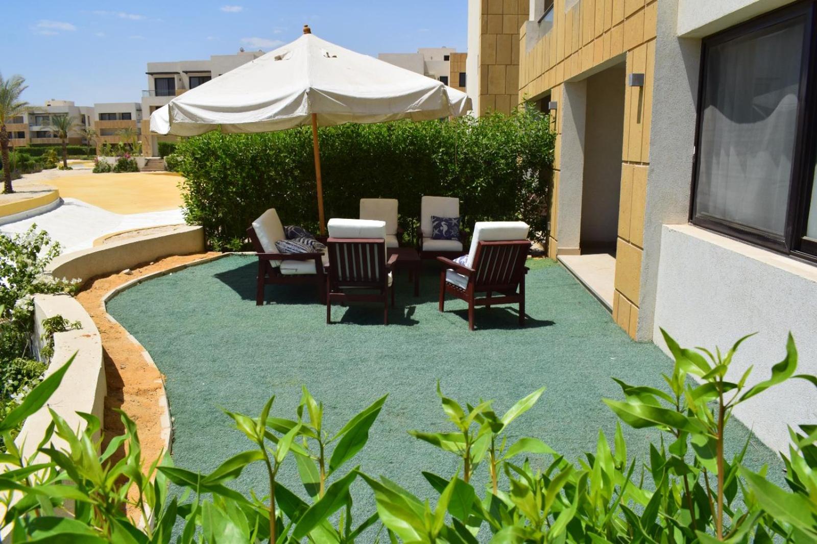 Whispering Waters Two Bedroom with a Garden Azha