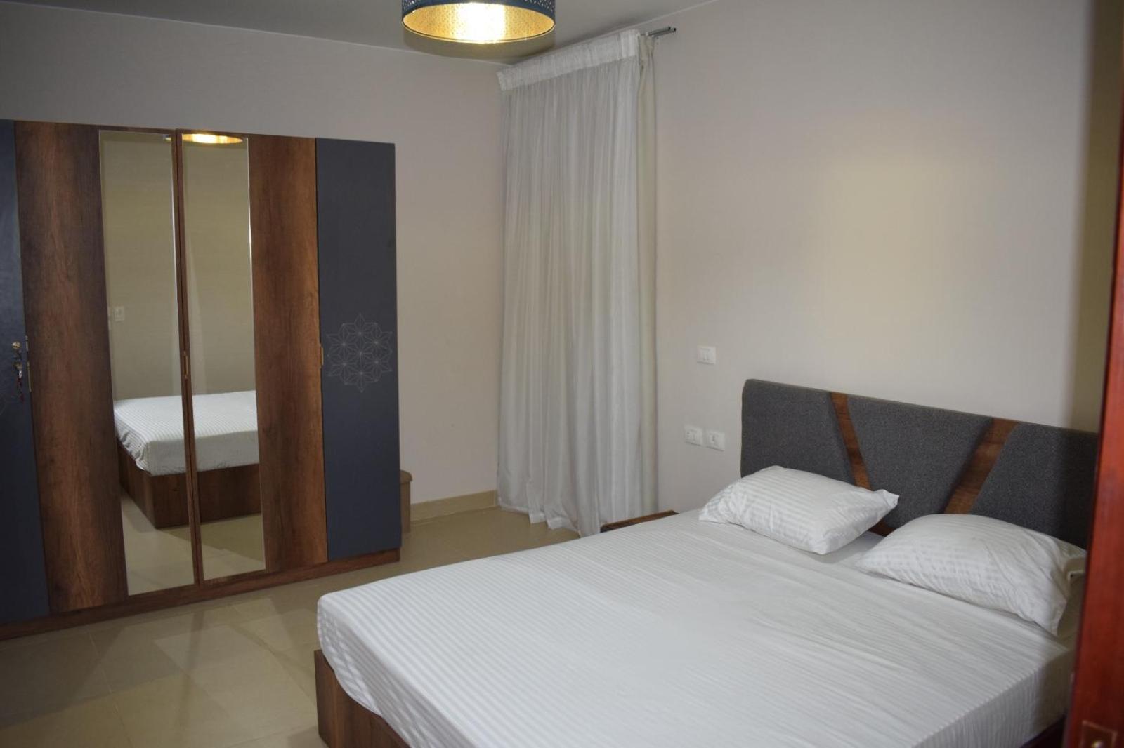 Whispering Waters Two Bedroom with a Garden Azha