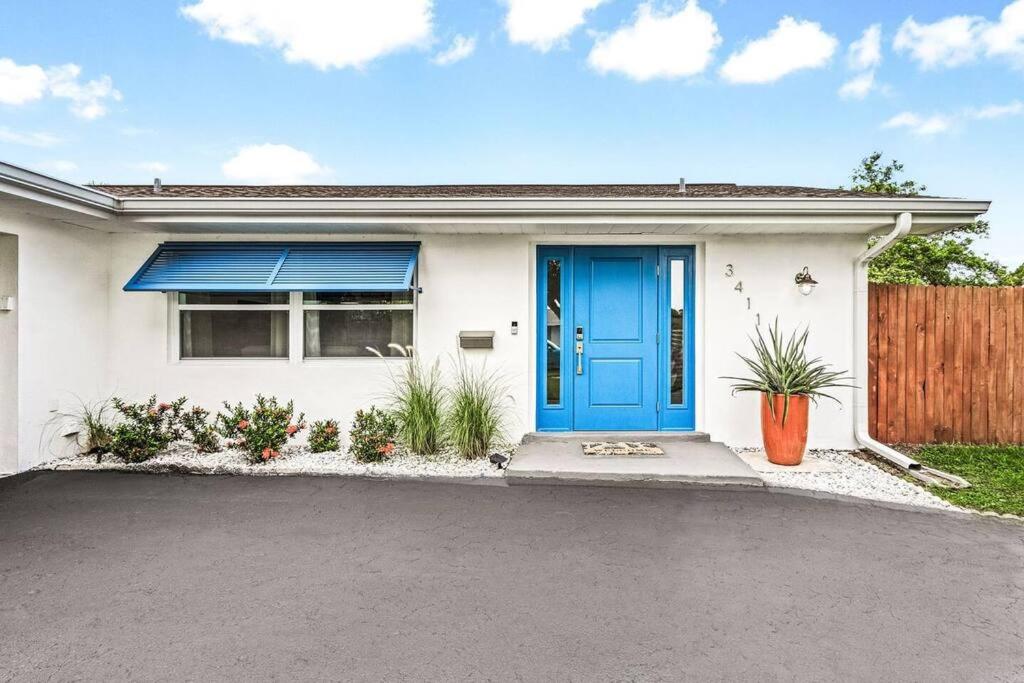 Hotel Naples-Resort Style Pool Home - Image 1