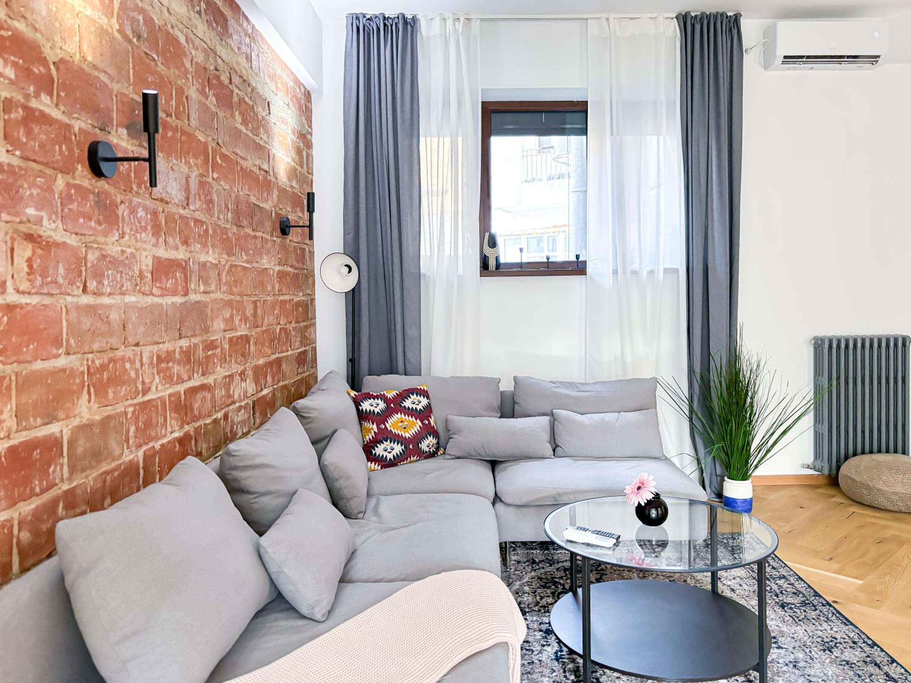 HUGE spectacular apartment 3BR ultra central Rosetti view 2