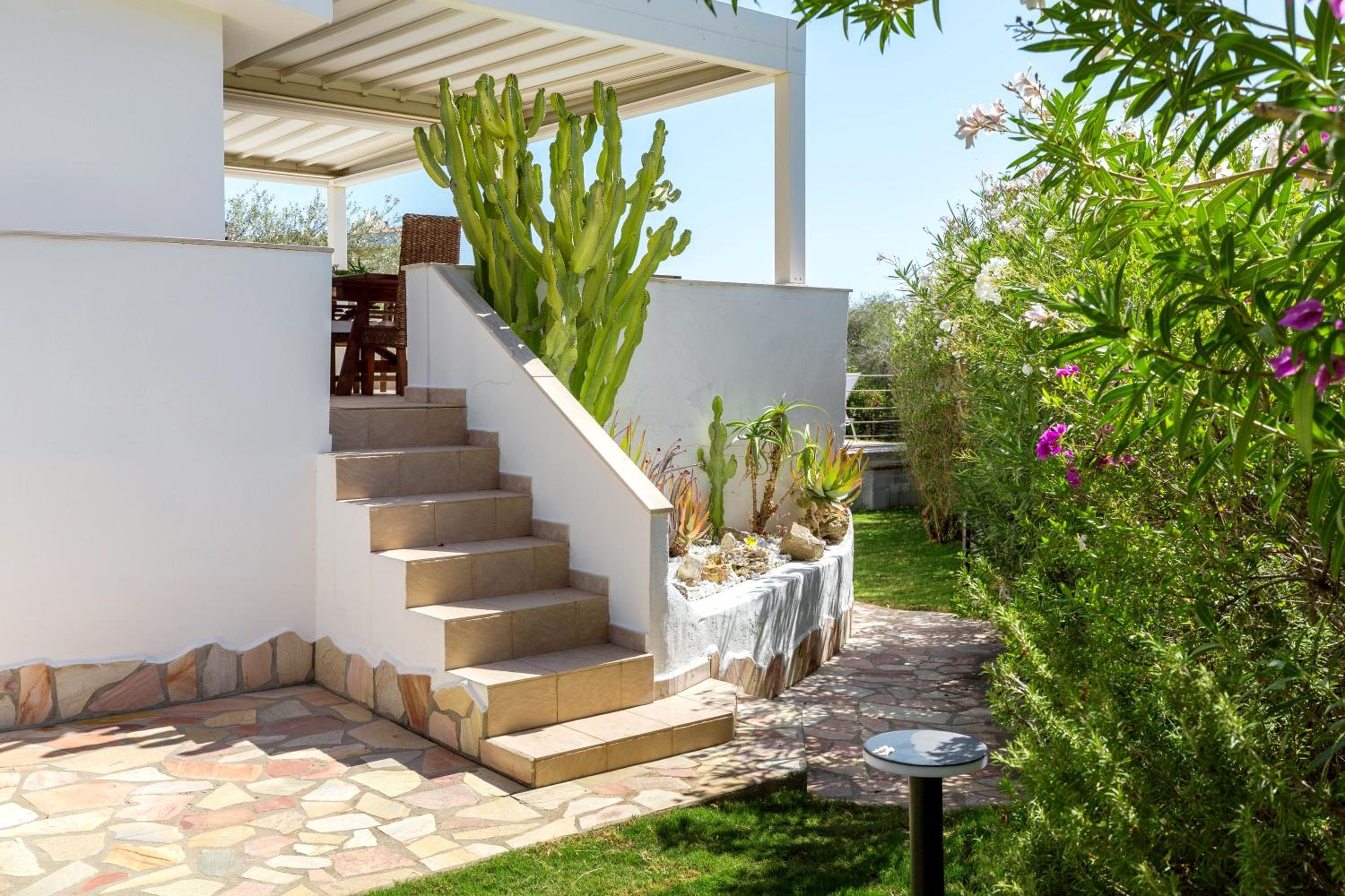 Villa Angelina con piscina e giardino privato a pochi passi dalla Spiaggia di Campus
