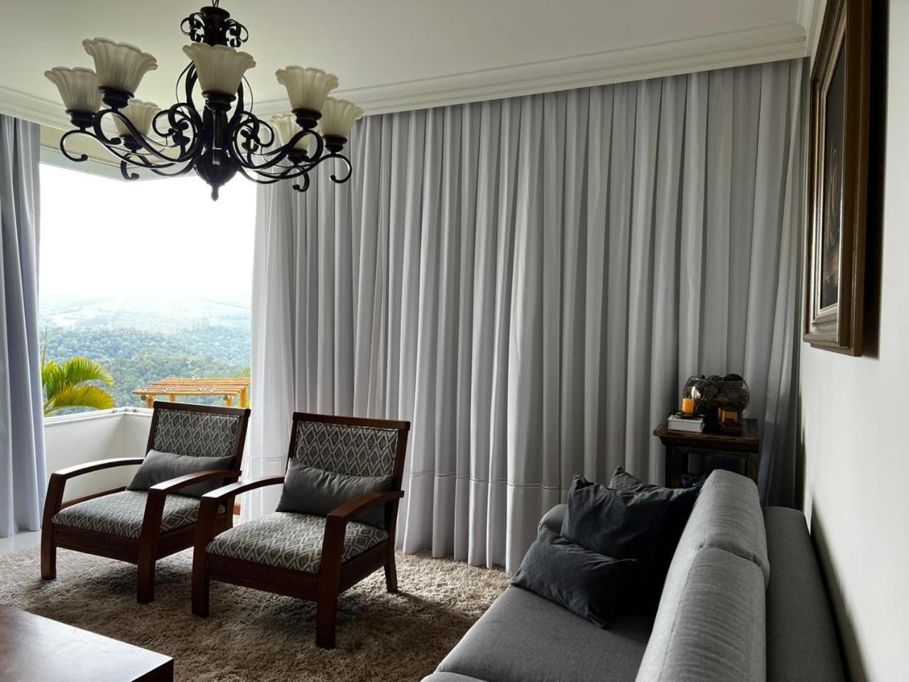 Mansão em Pedra Azul! Exclusividade na região