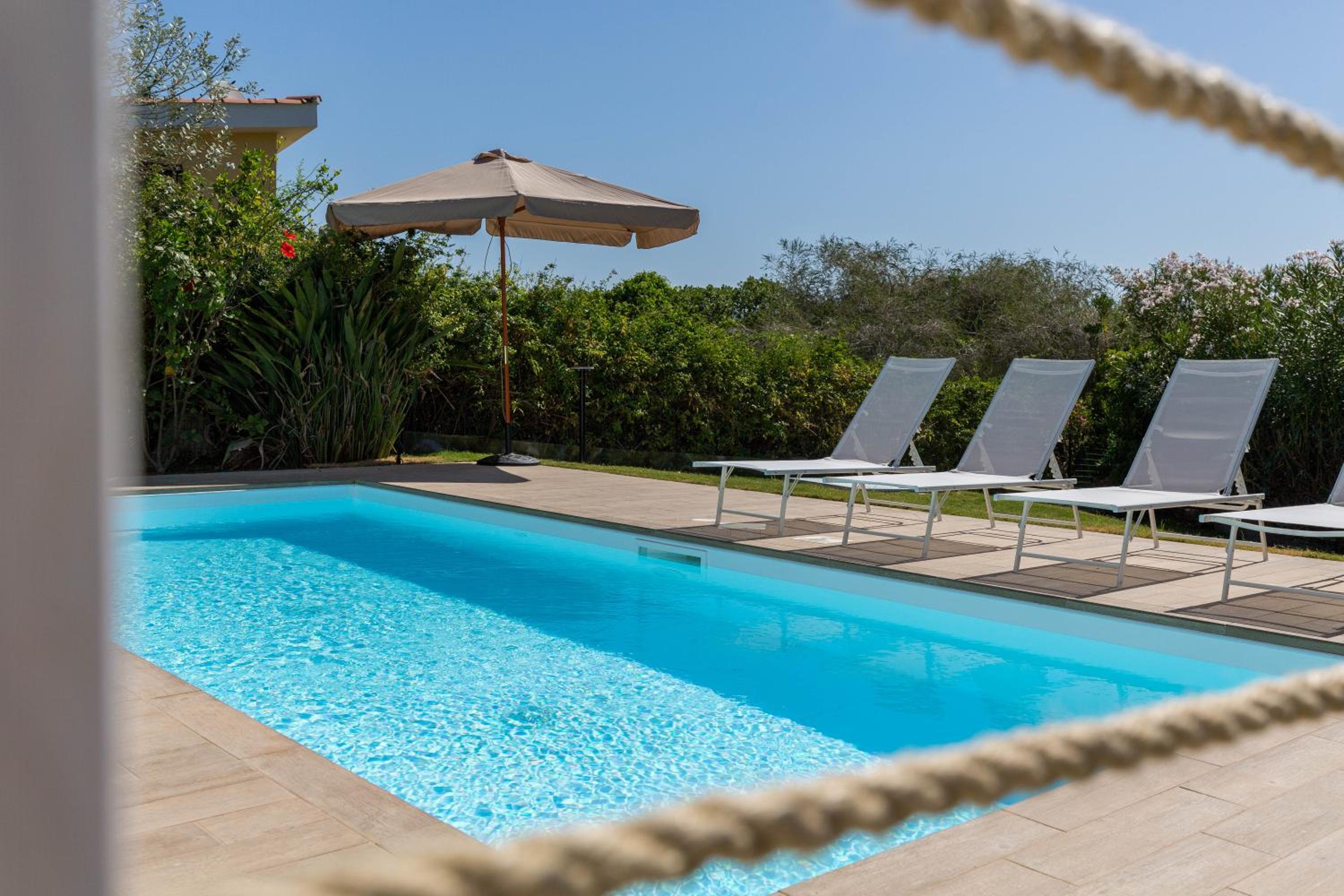 Villa Angelina con piscina e giardino privato a pochi passi dalla Spiaggia di Campus