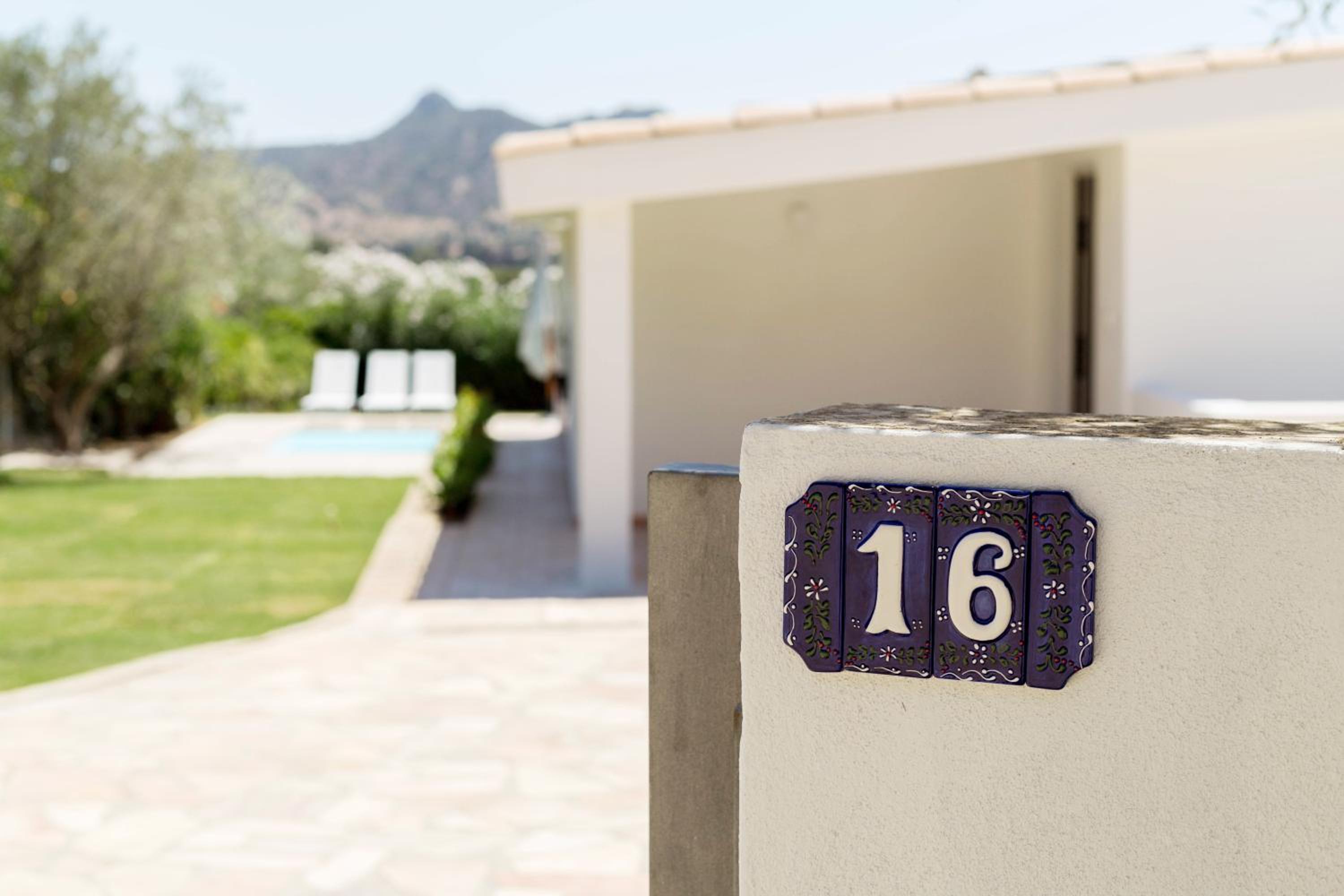 Villa Angelina con piscina e giardino privato a pochi passi dalla Spiaggia di Campus