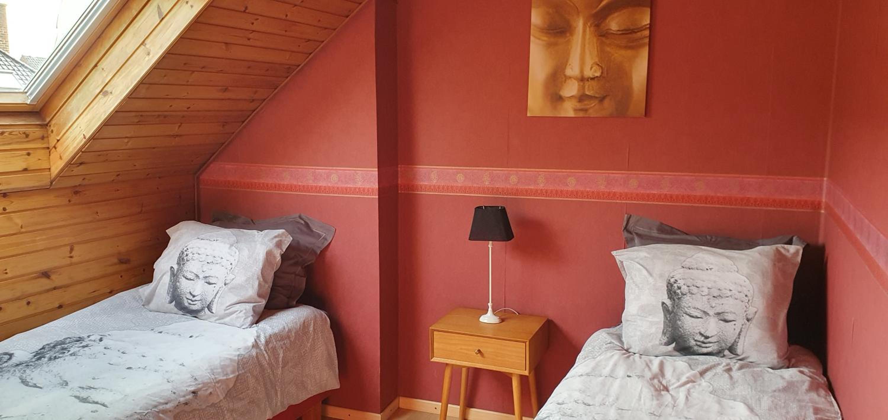 Close to centre, 3 rooms, 2 bathr & wc, free parking & wifi, spacious living area & kitchen
