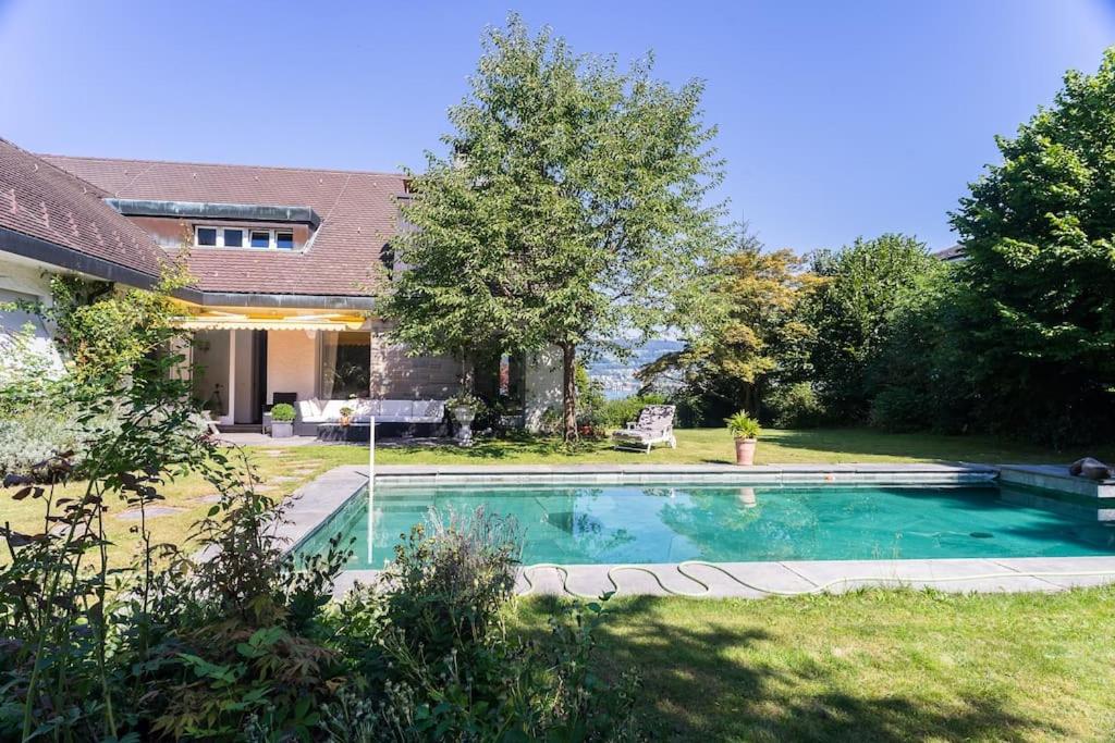 Lovely 60ies Villa on the lake, pool and Sauna