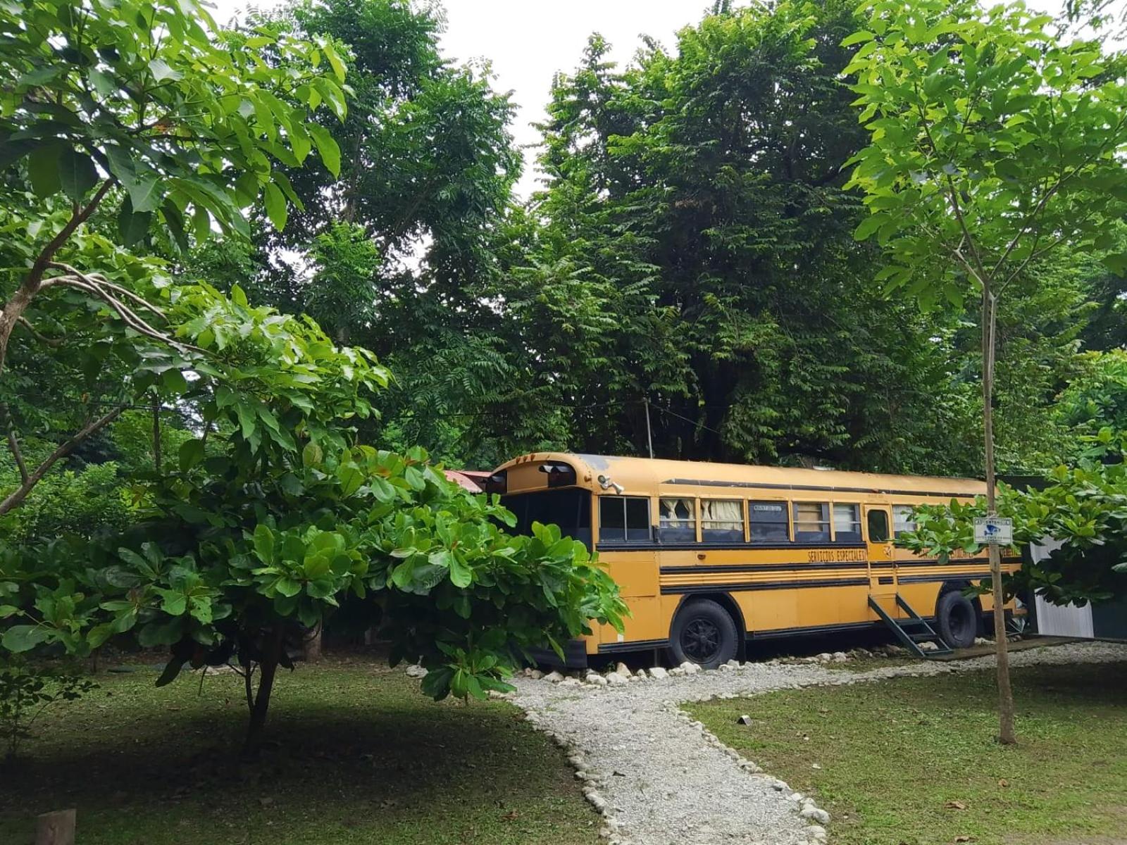 Hotel Nanku Nimbu Casa-Bus equipada cerca de playas - Image 1