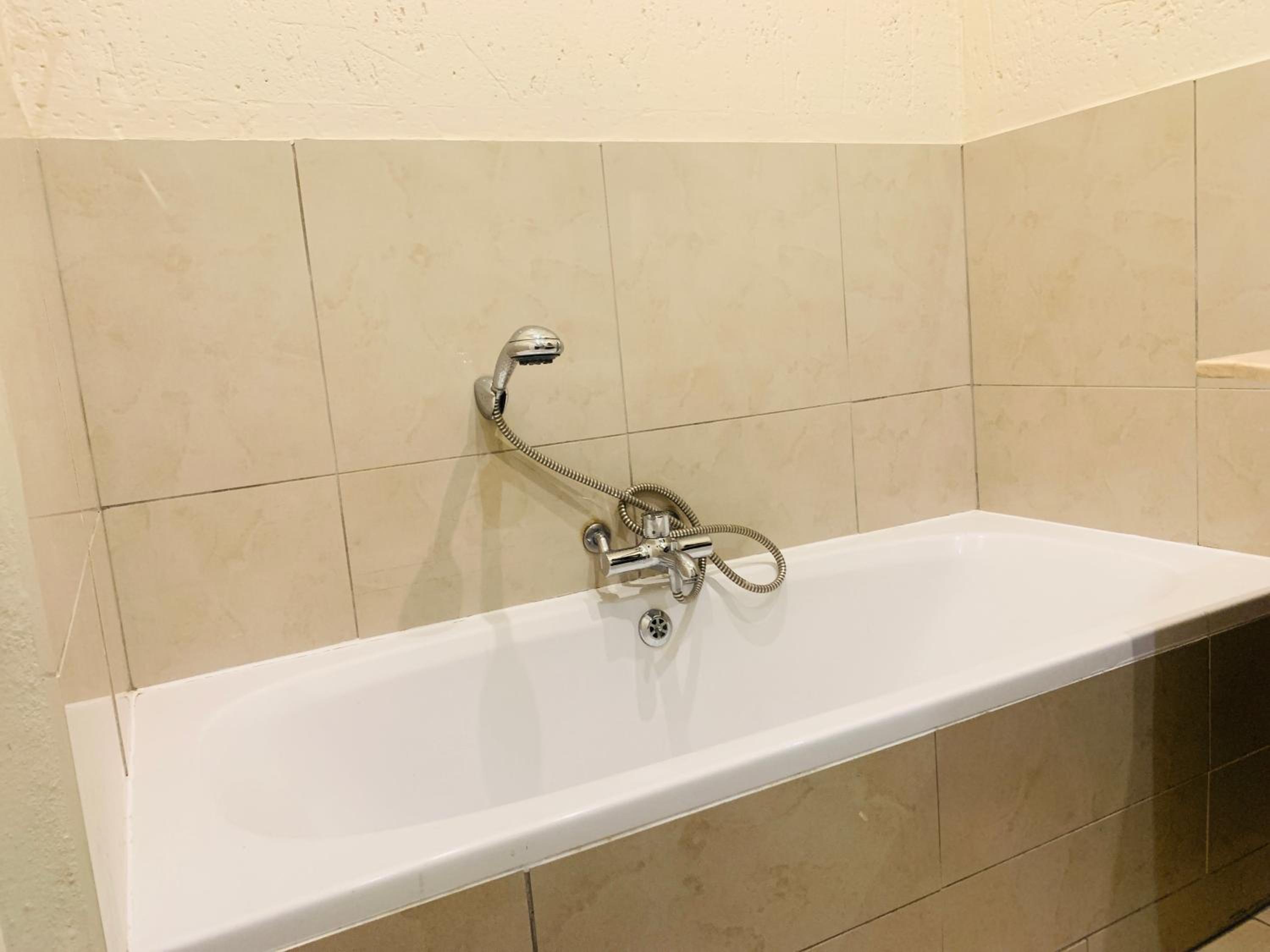 Two bedroom apartment in Sandton 2,5km from Sandton city