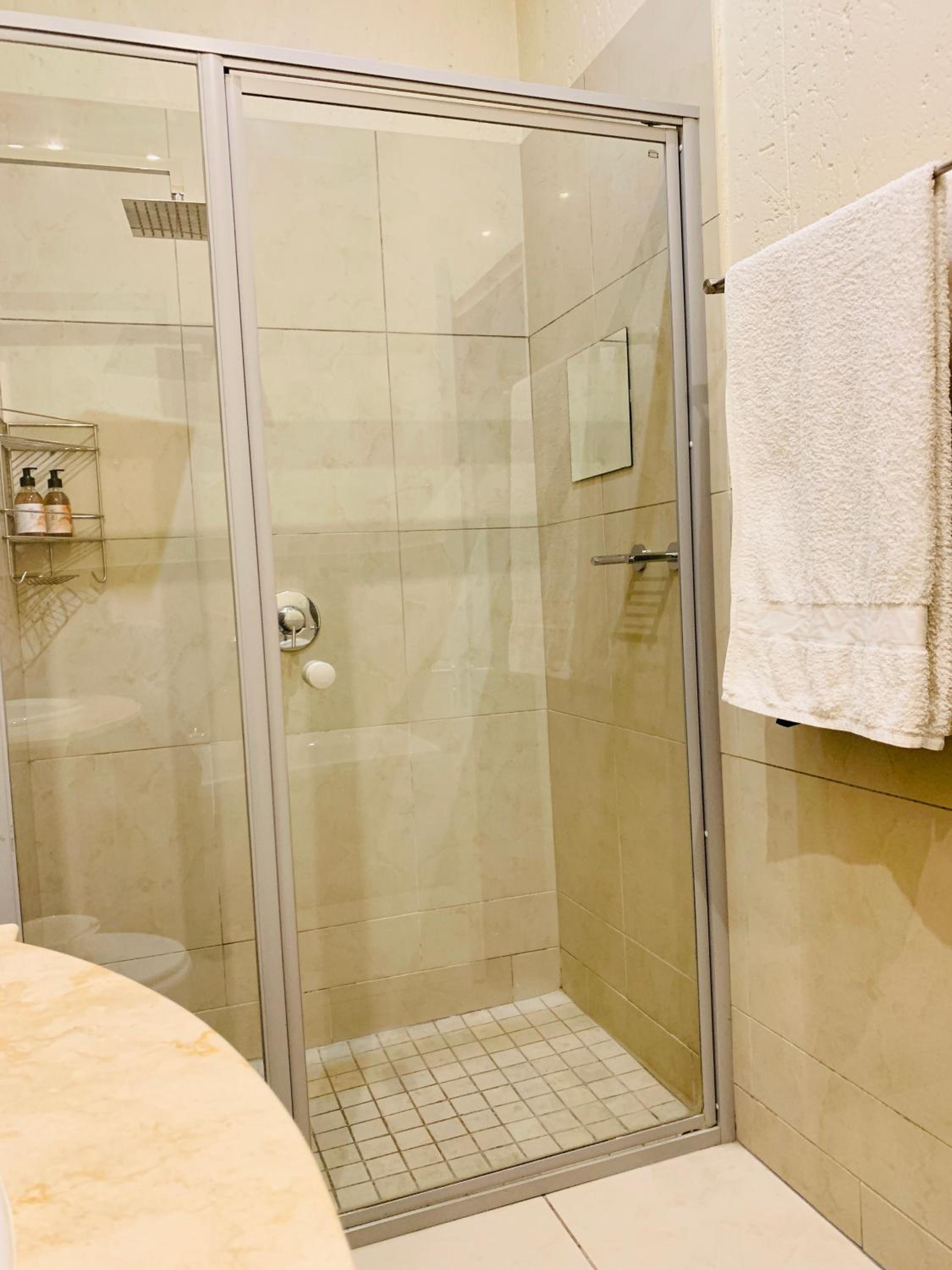 Two bedroom apartment in Sandton 2,5km from Sandton city
