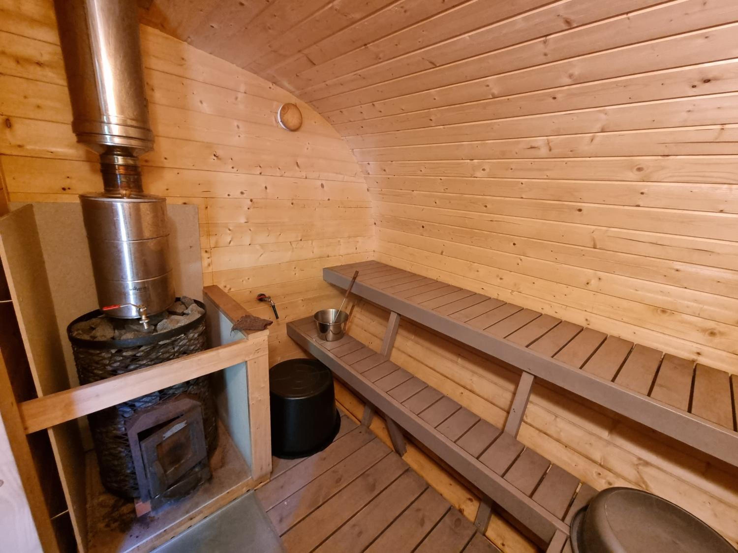 Privaatne puhkemajake koos saunamajaga