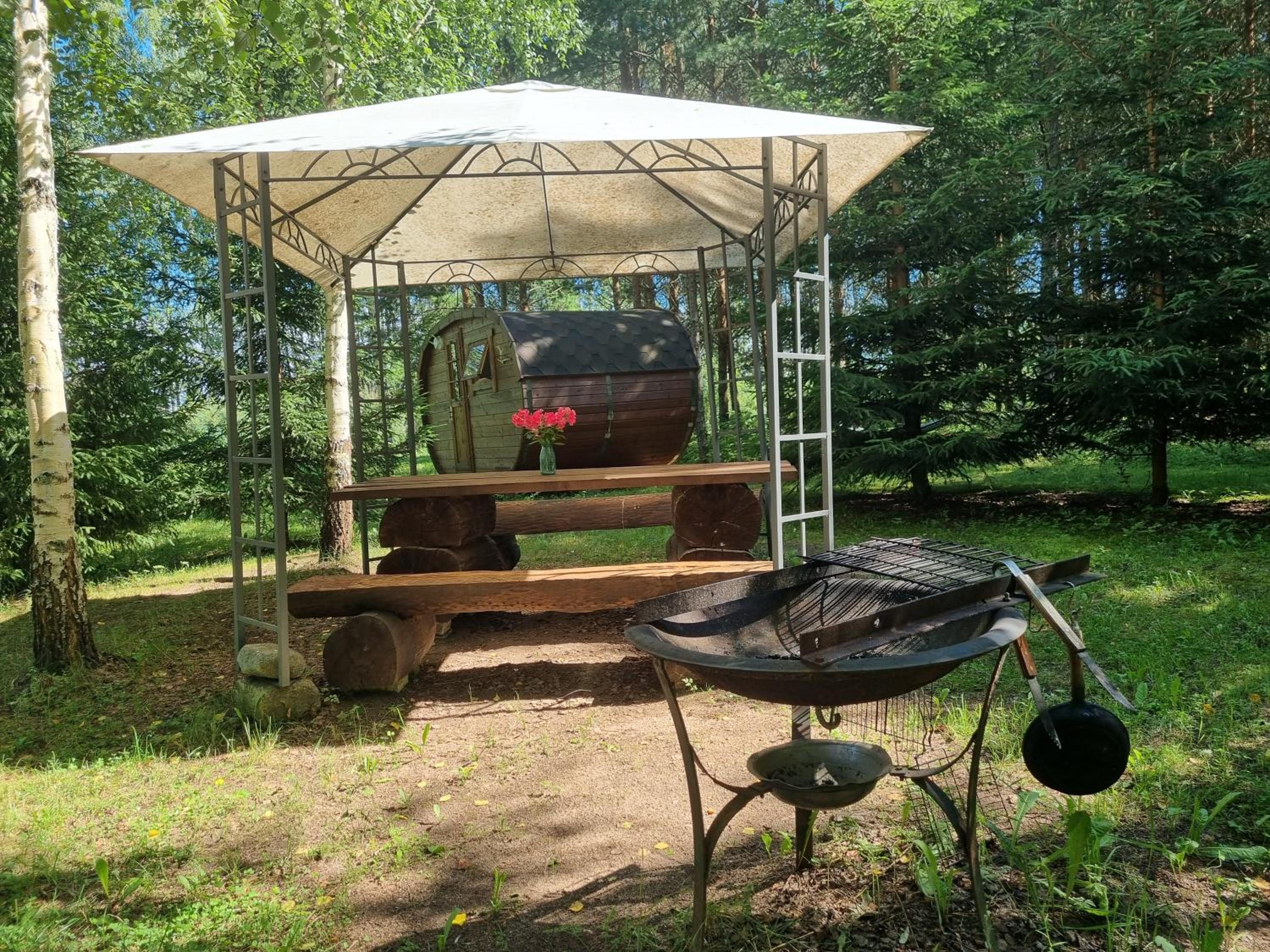 Privaatne puhkemajake koos saunamajaga