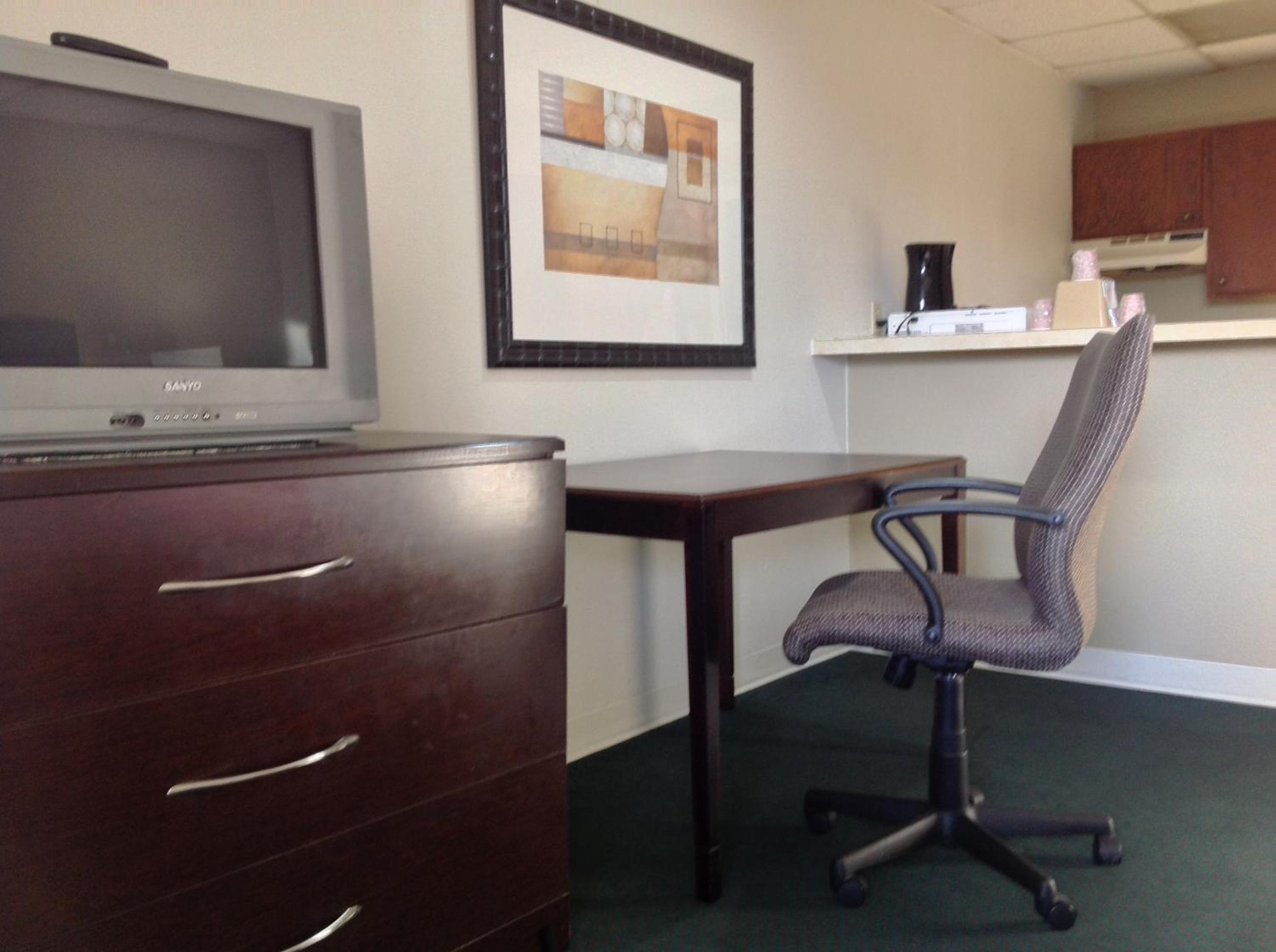 Longview Vacations - Knights Inn Longview - Property Image 7