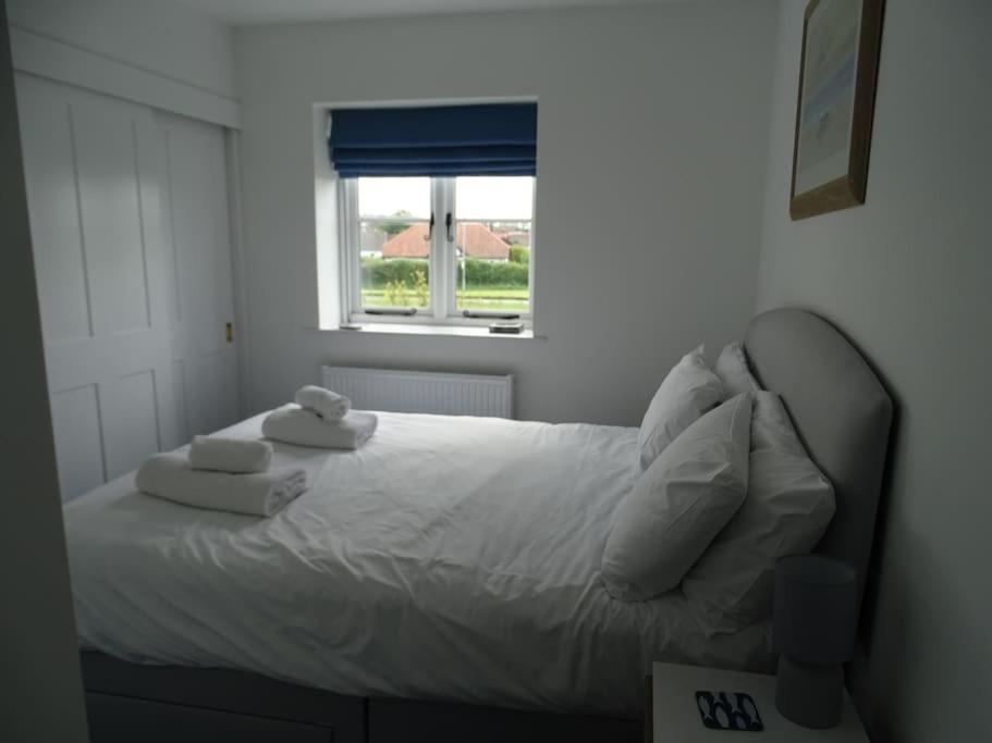3 double bed house with parking in Sheringham view 2