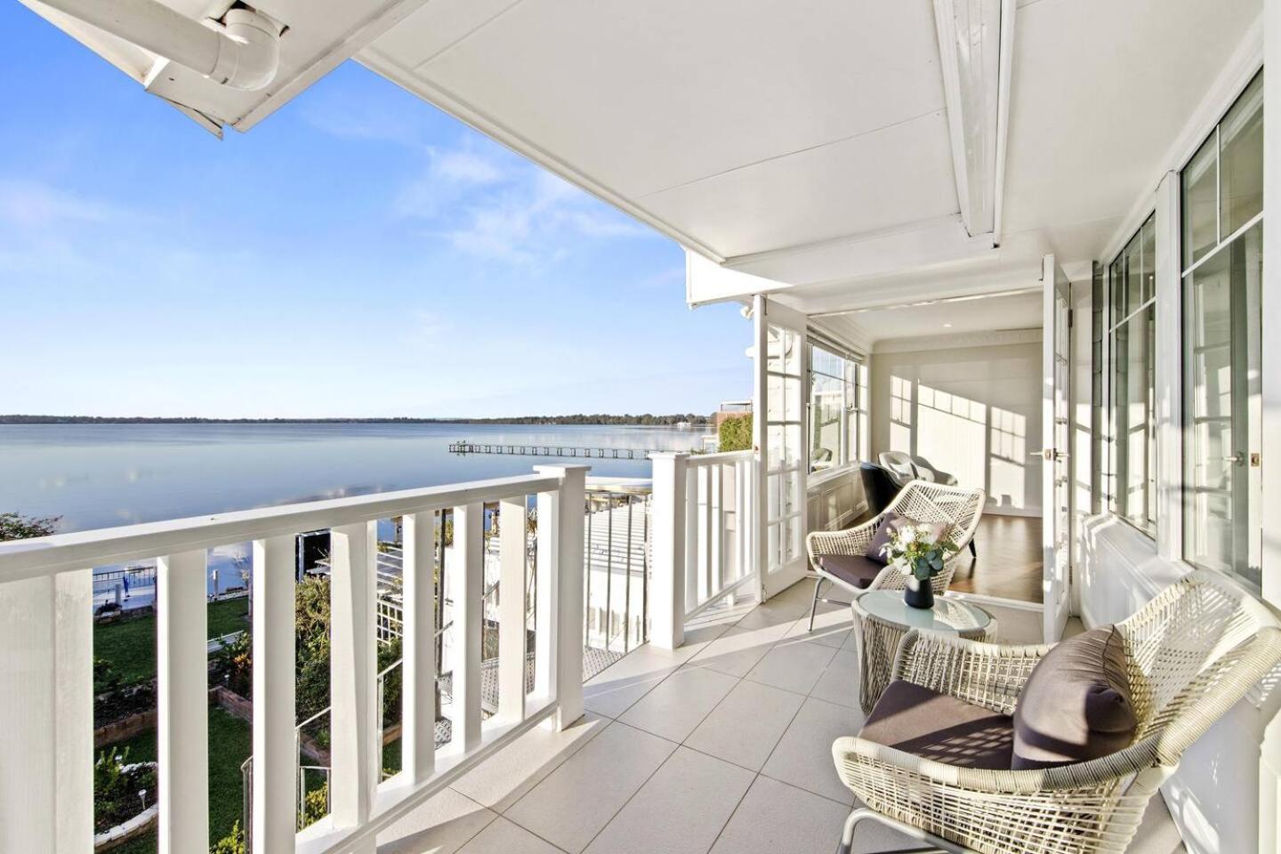 Luxury Waterfront Holiday Home
