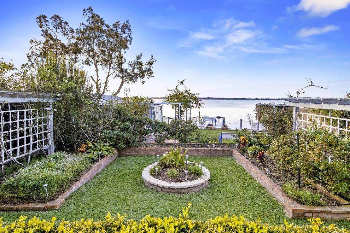 Luxury Waterfront Holiday Home