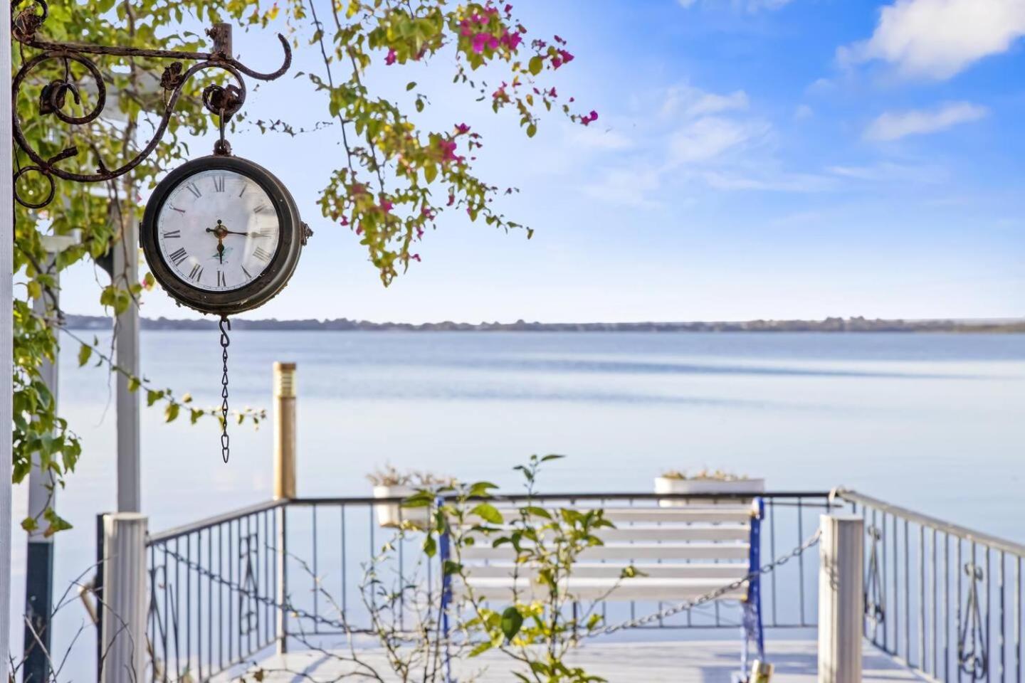 Luxury Waterfront Holiday Home